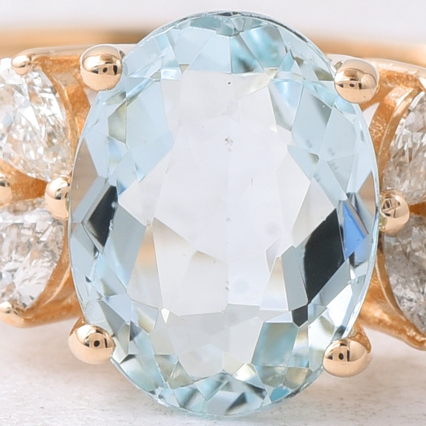 1.63 Ct Oval Mixed Cut Natural Aquamarine 14K Gold Ring