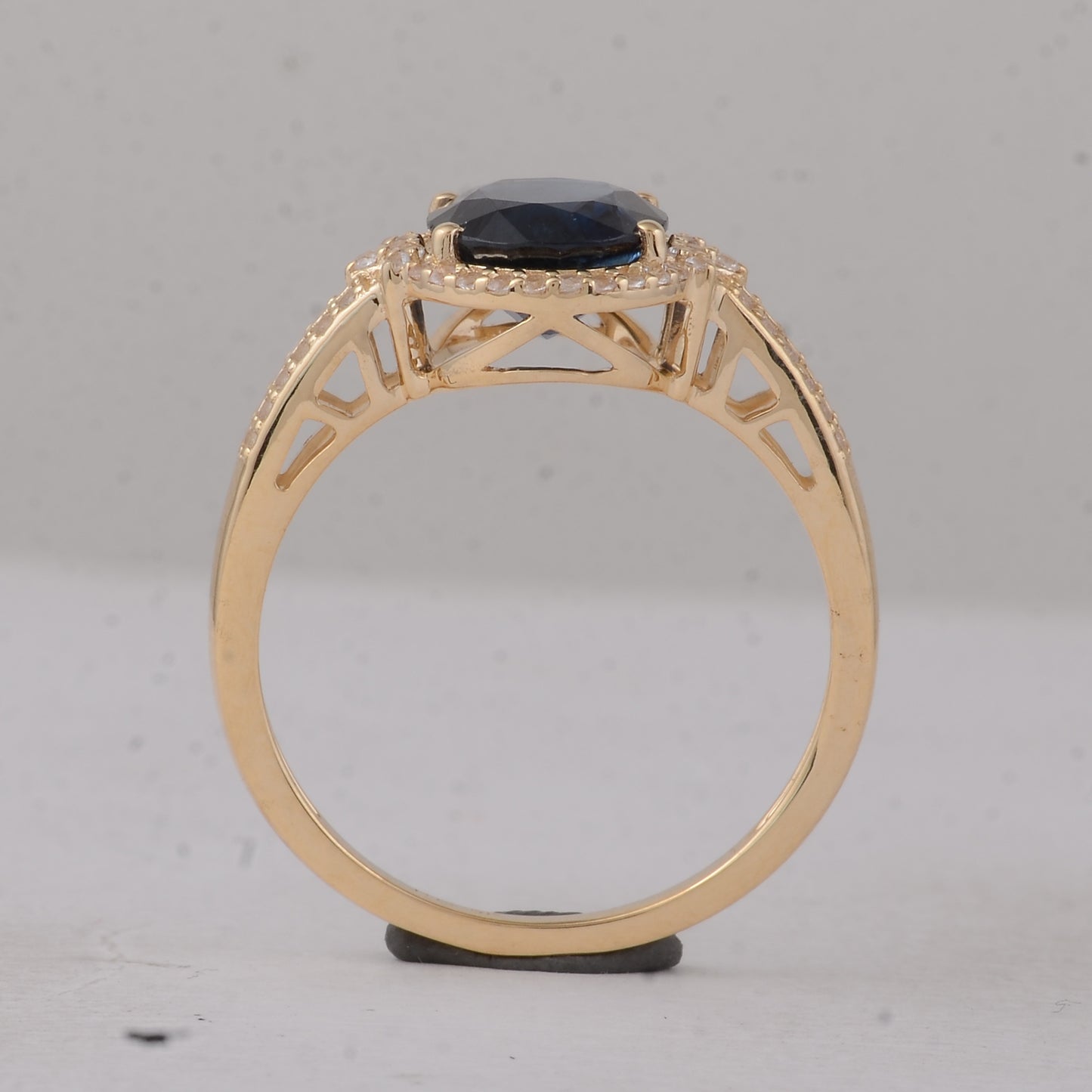 2.53 Ct Oval Sapphire 9K Gold Ring