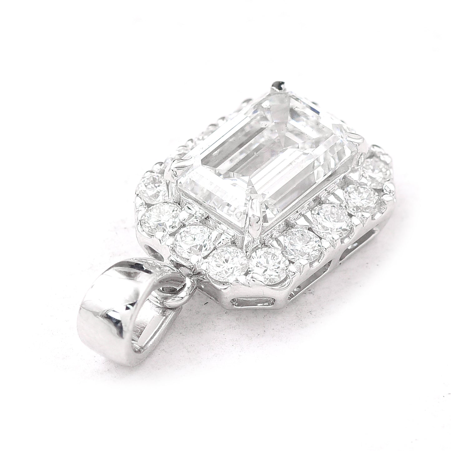 2.81 Carats Lab Grown Diamond 14K Gold Pendant