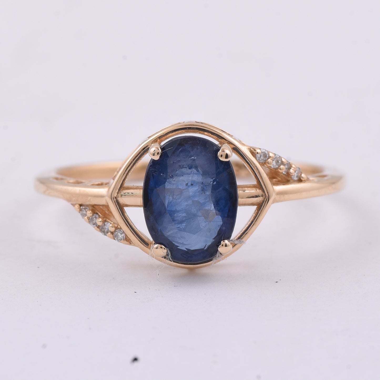 1.68 Ct Oval Natural Sapphire 14K Gold Ring