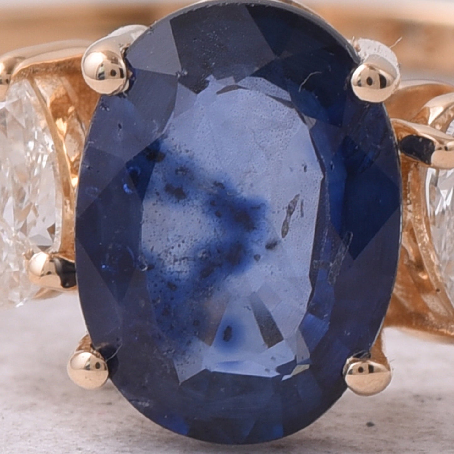 1.75 Ct Oval Natural Sapphire 14K Gold Ring