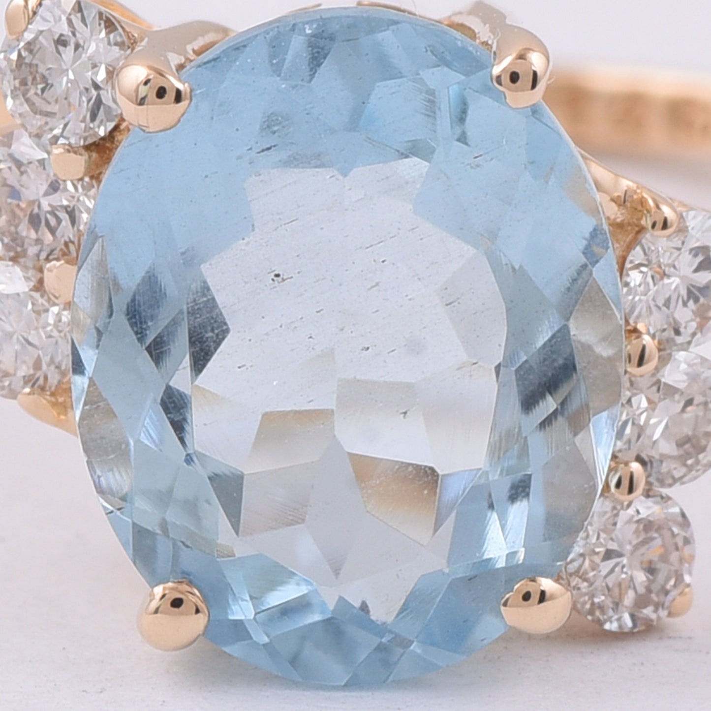 2.58 Ct Oval Natural Aquamarine 14K Gold Ring