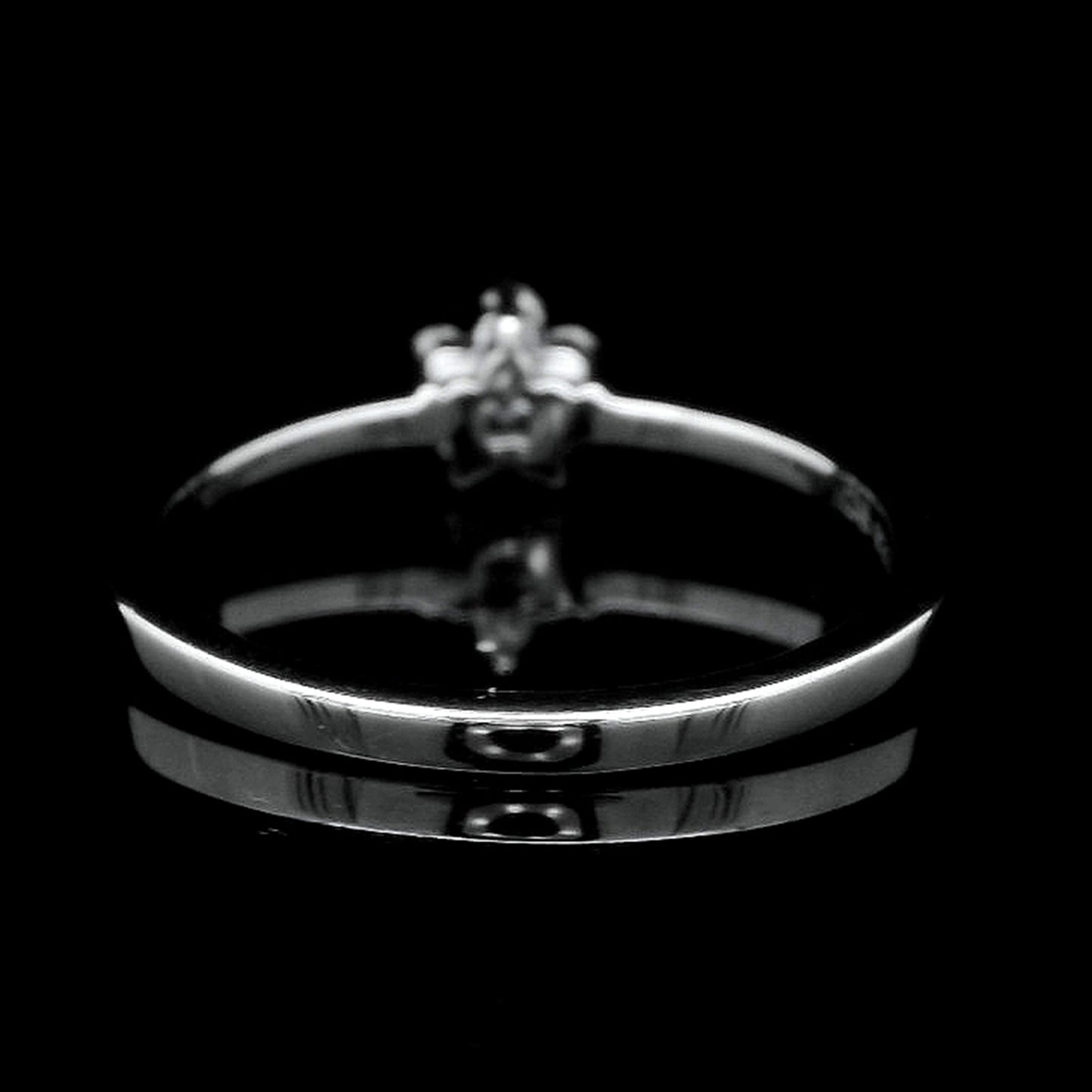 0.13 Ct Round Diamond 925 Silver Ring