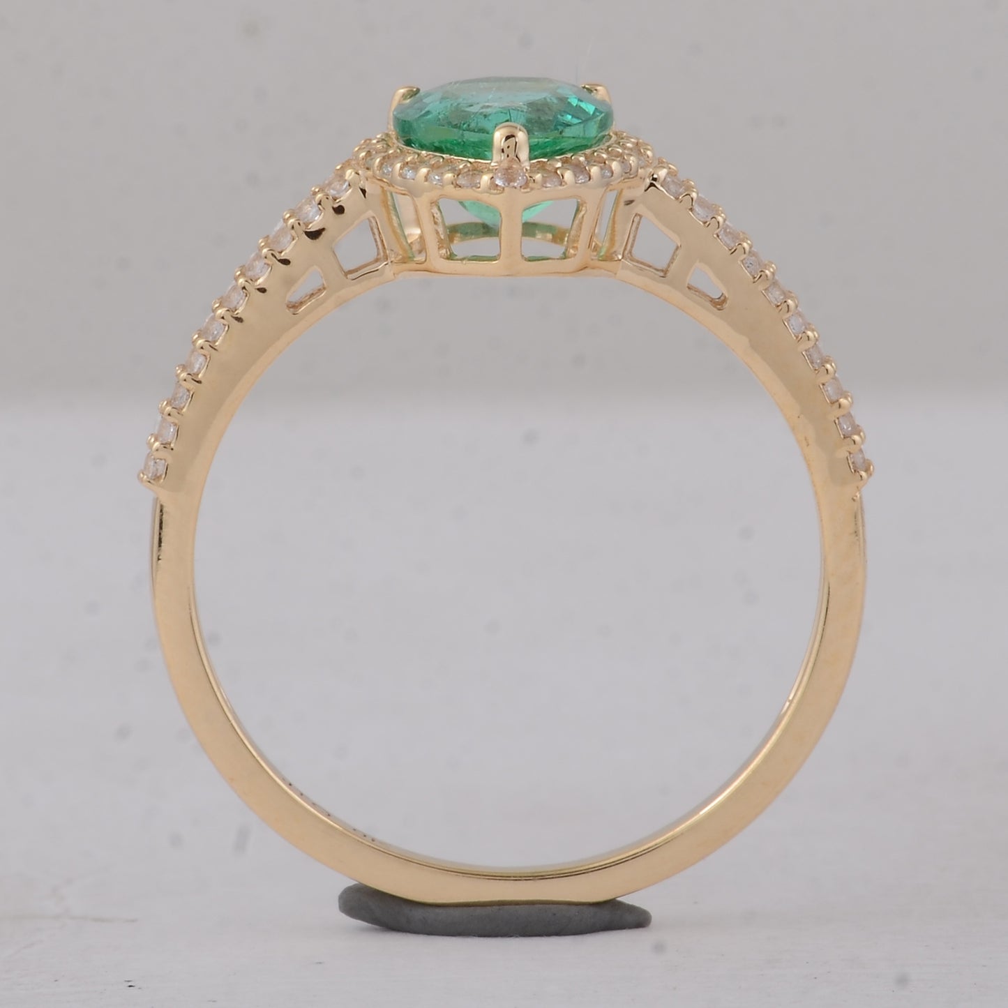 1.33 Ct Pear Emerald 9K Gold Ring