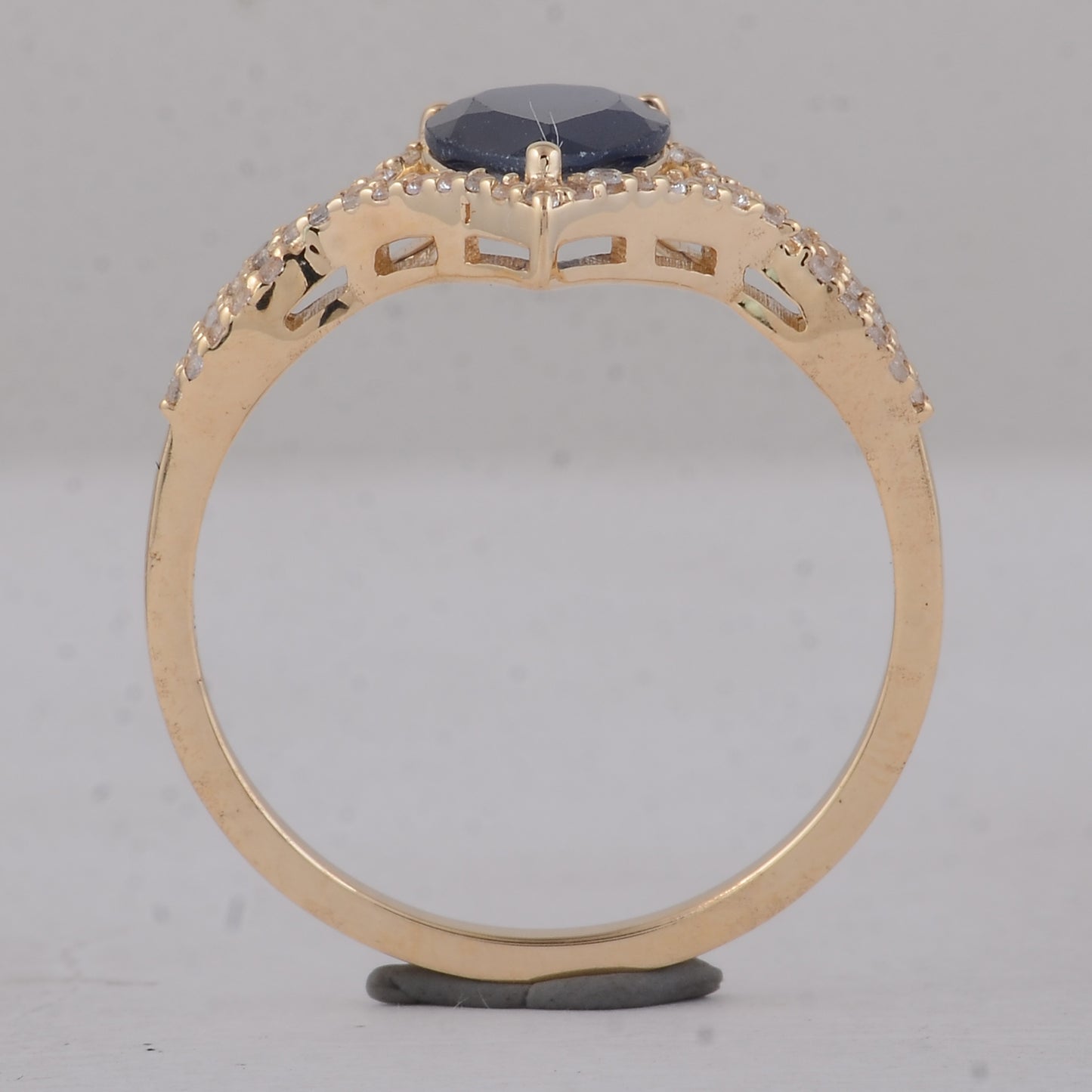 1.36 Ct Pear Sapphire 9K Gold Ring