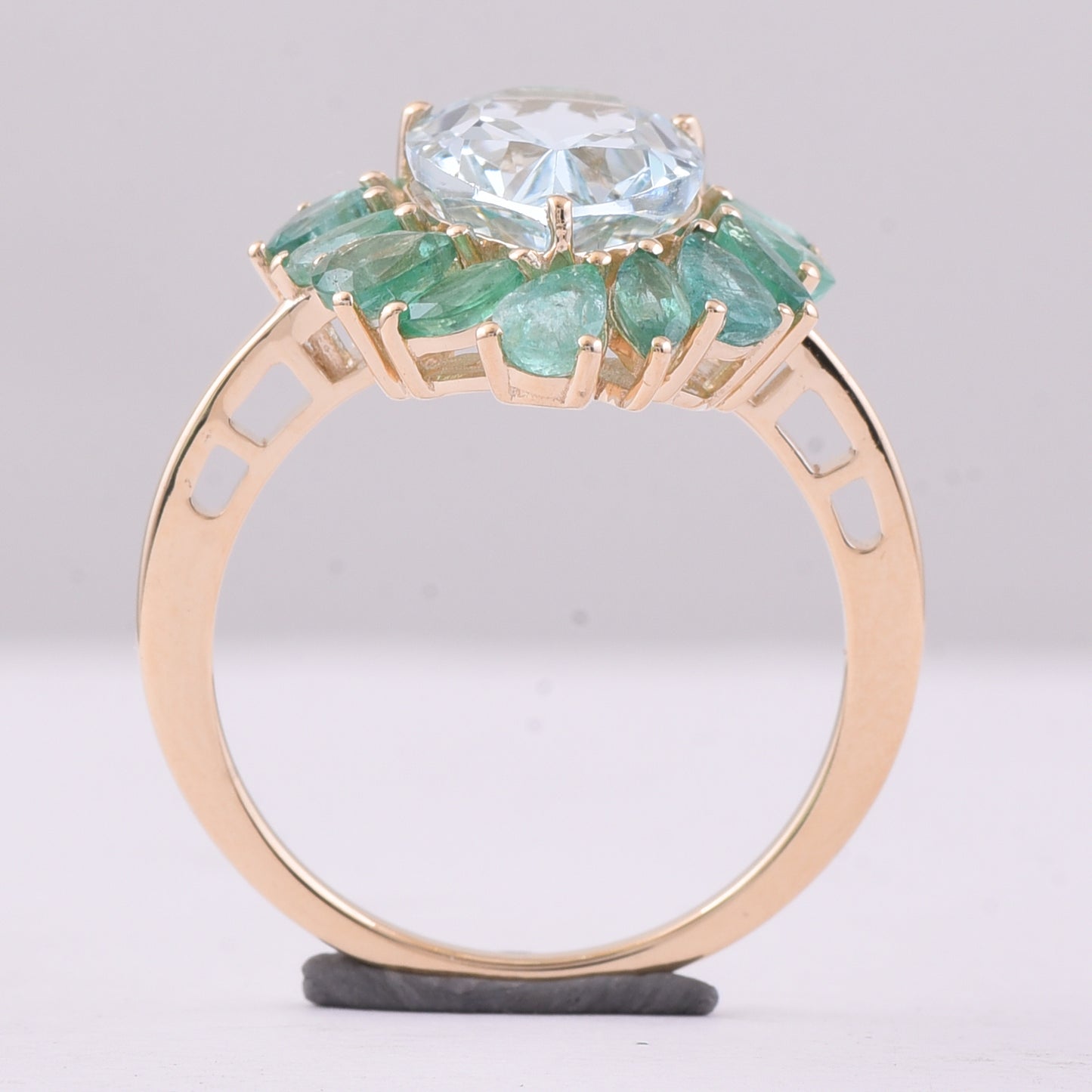 4.26 Ct Pear Aquamarine 9K Gold Ring