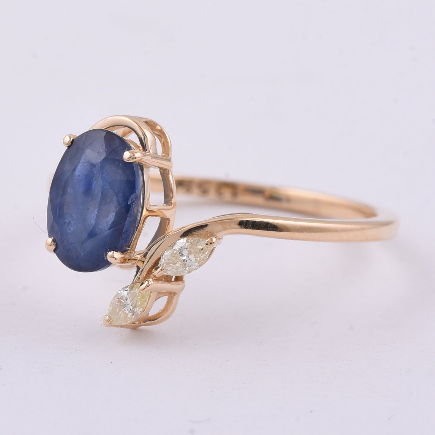 1.84 Ct Oval Natural Sapphire 14K Gold Ring