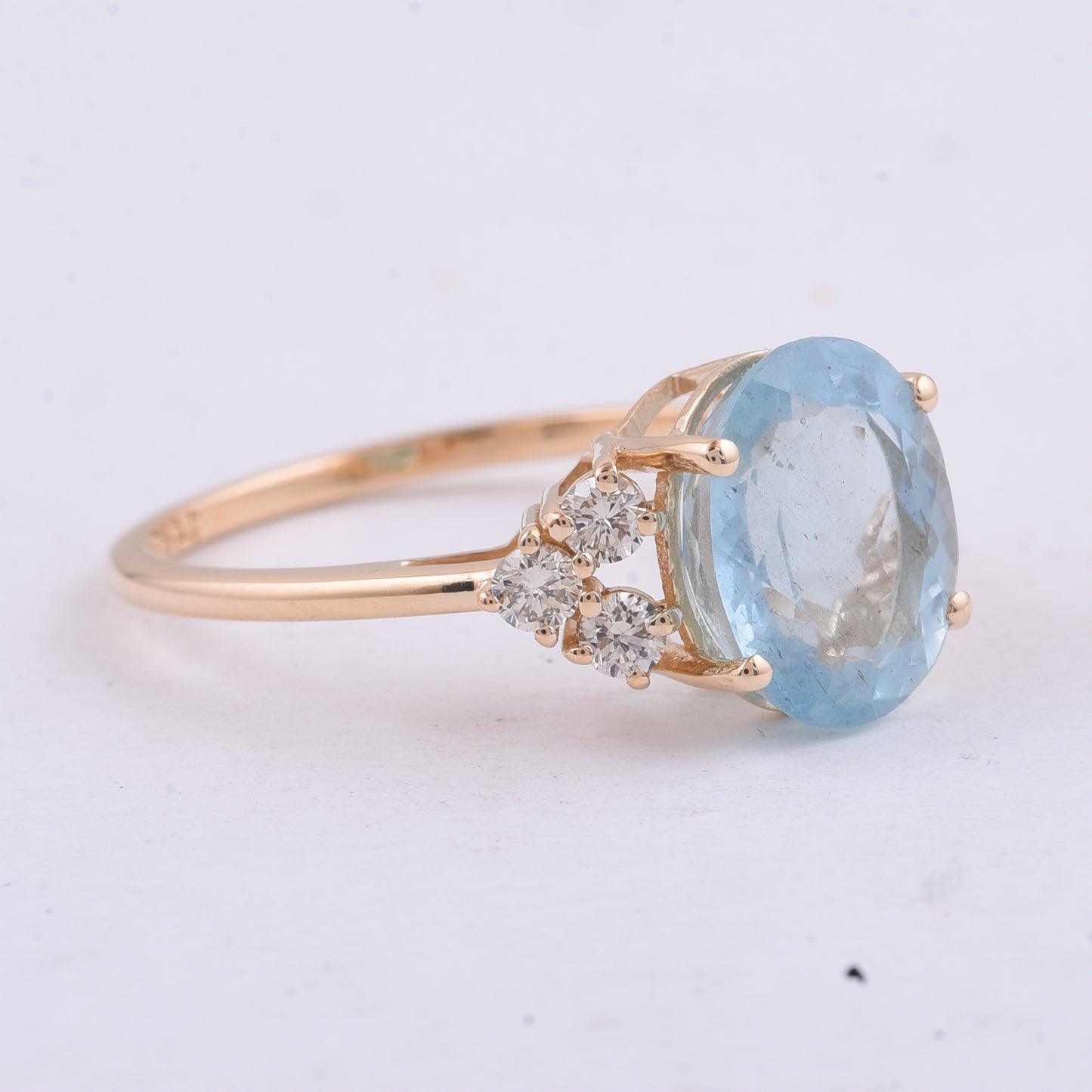 2.81 Ct Oval Natural Aquamarine 14K Gold Ring