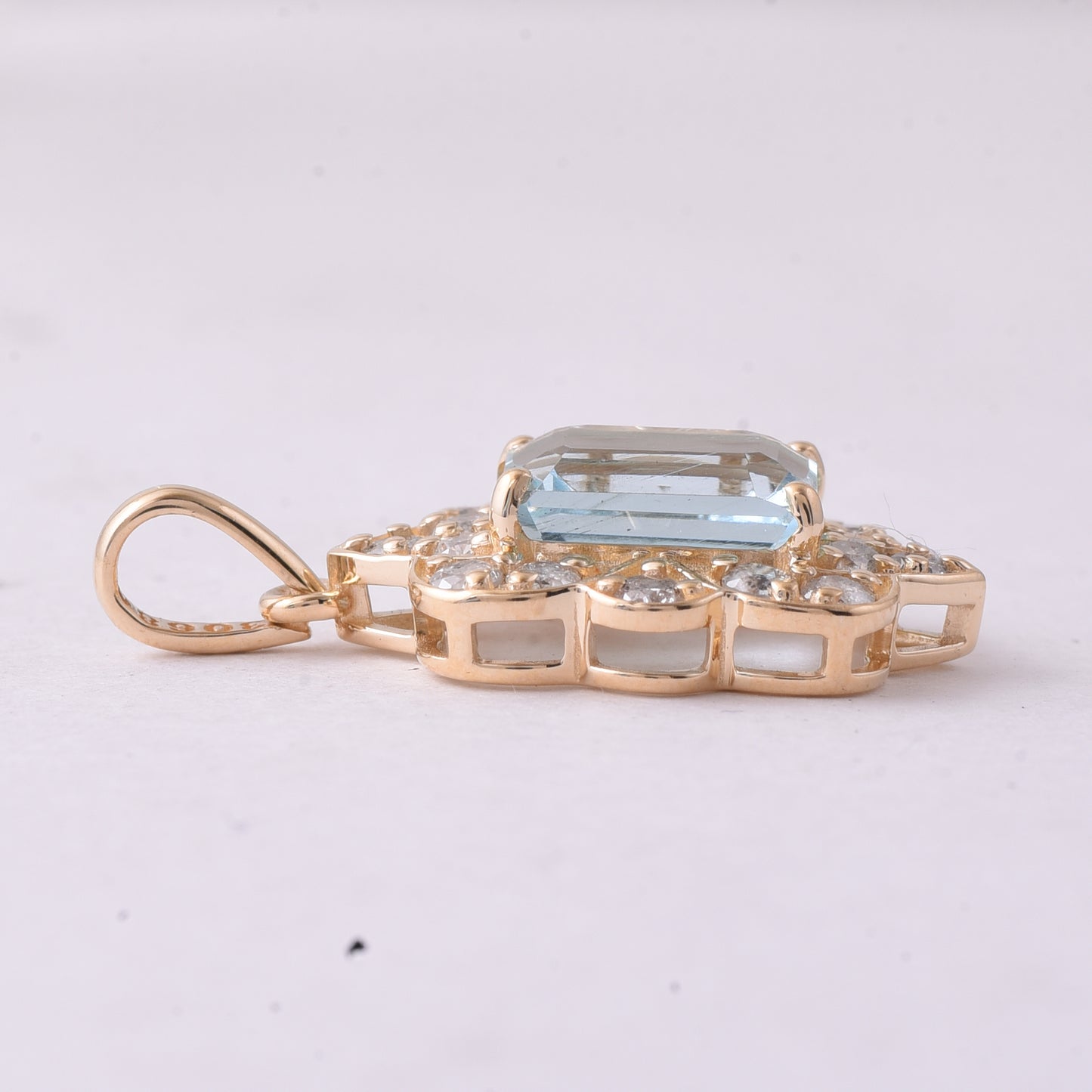 2.51 Ct Octagon Aquamarine 9K Gold Pendant