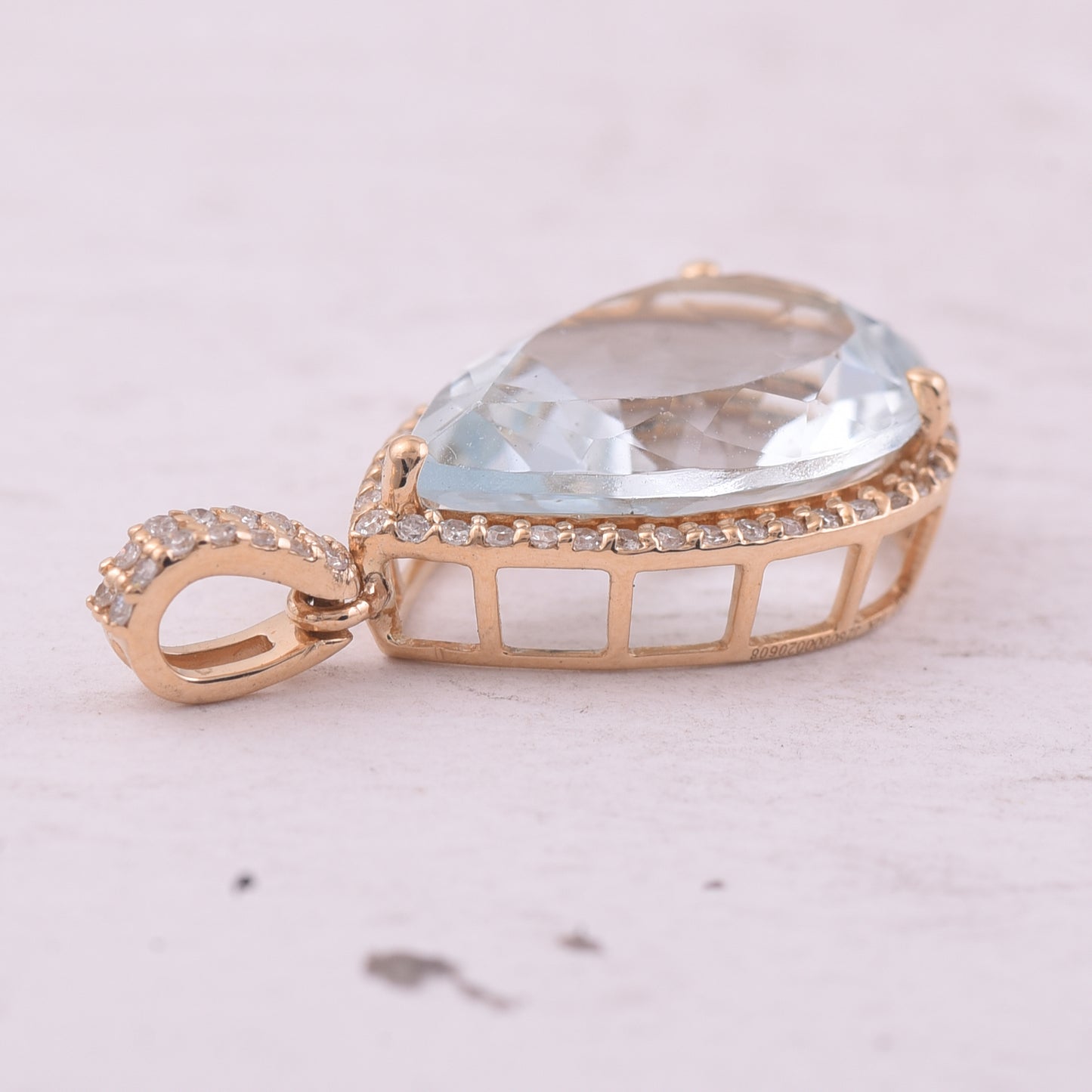 4.61 Ct Pear Mixed Cut Natural Aquamarine 14K Gold Pendant
