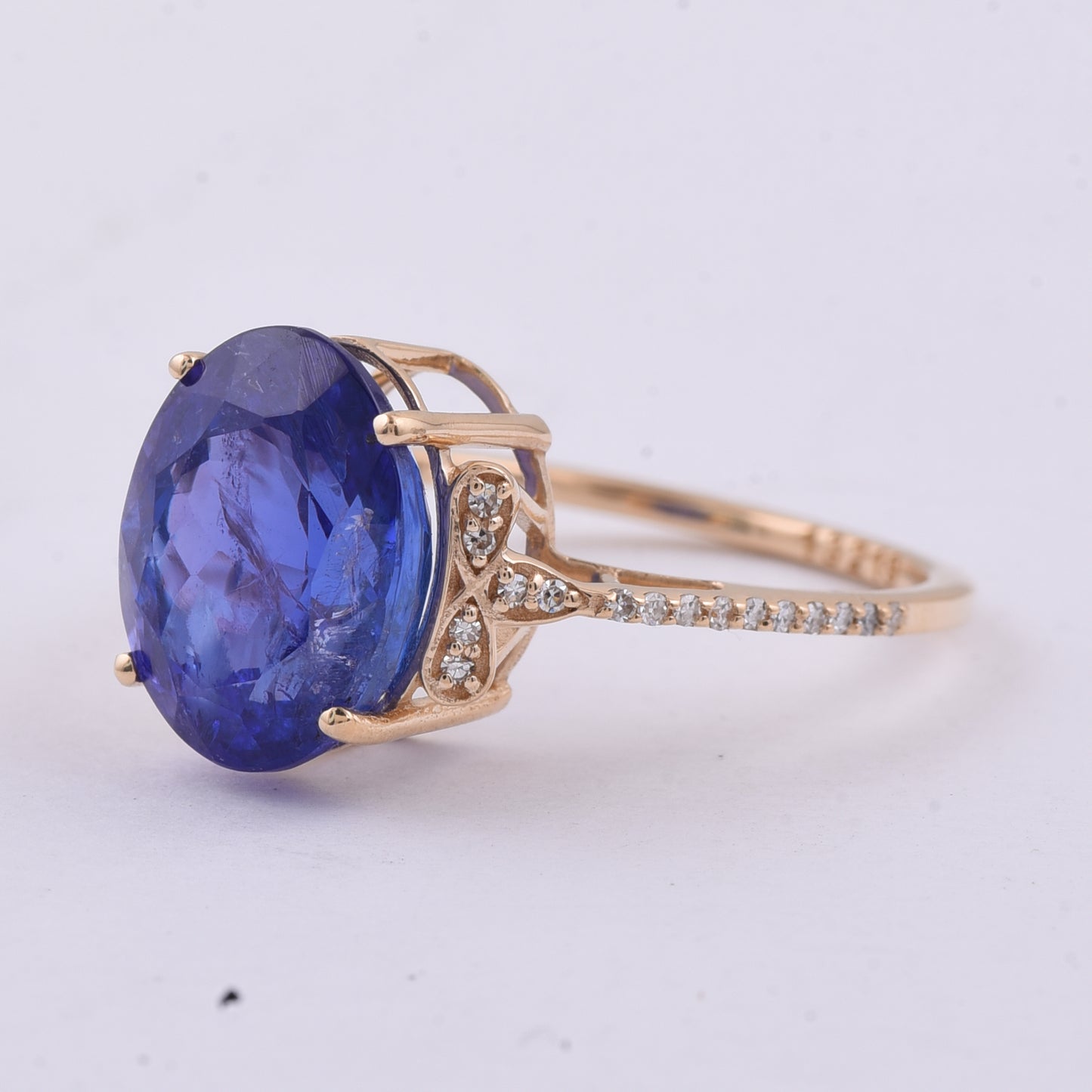 5.65 Ct Oval Natural Tanzanite 14K Gold Ring