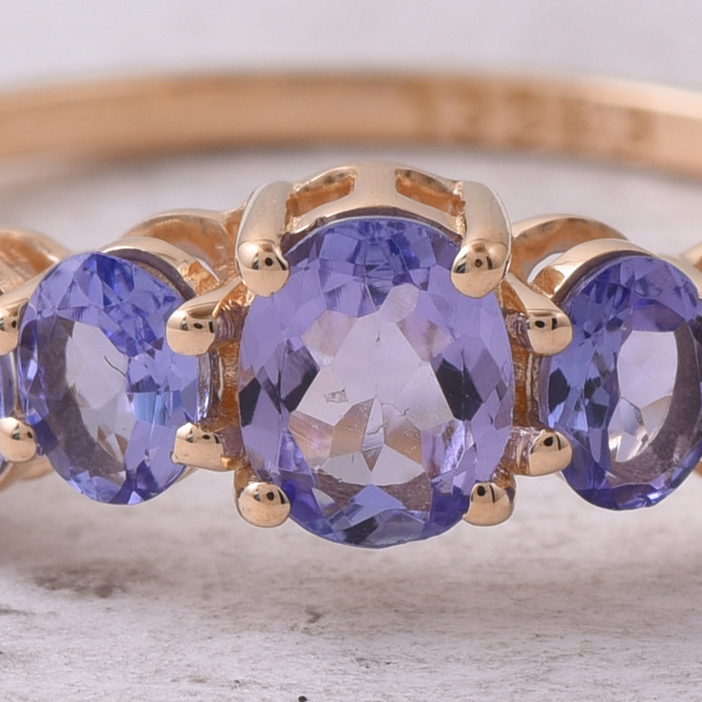1.23 Ct Oval Natural Tanzanite 14K Gold Ring