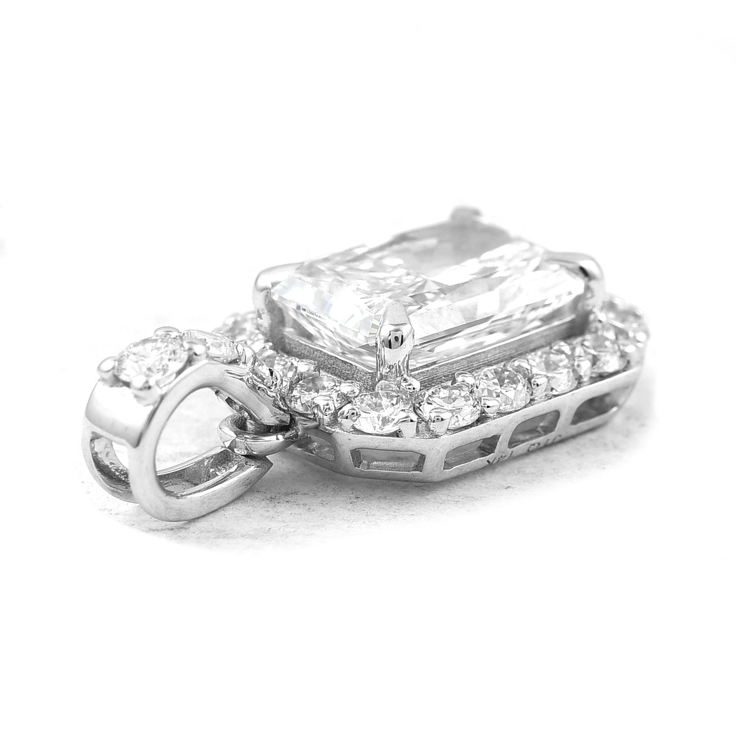 2.49 Carats Lab Grown Diamond 14K Gold Pendant