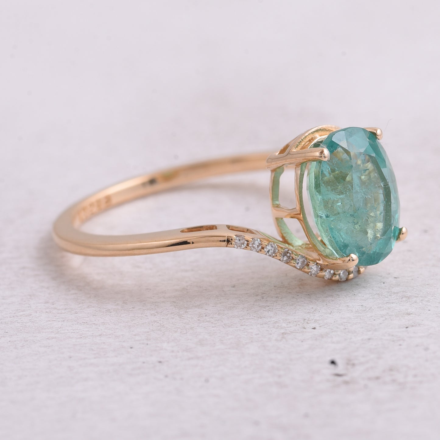1.93 Ct Oval Natural Emerald 14K Gold Ring