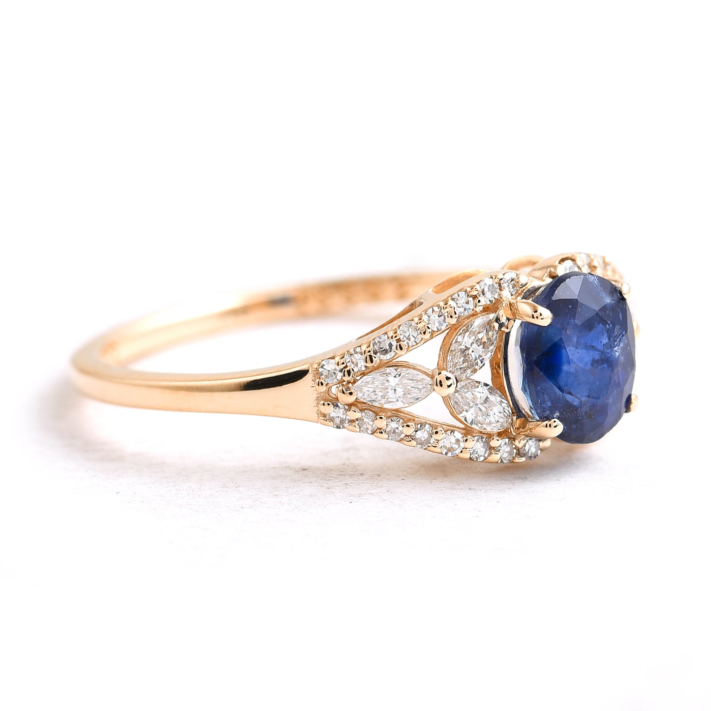 1.40 Ct Oval Sapphire 14K Gold Ring
