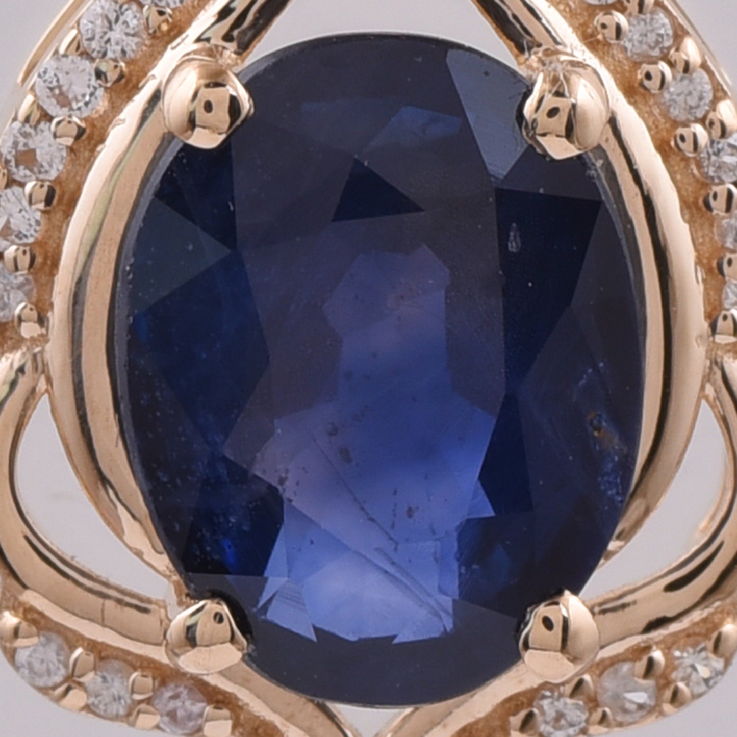 2.79 Ct Oval Natural Sapphire 14K Gold Pendant
