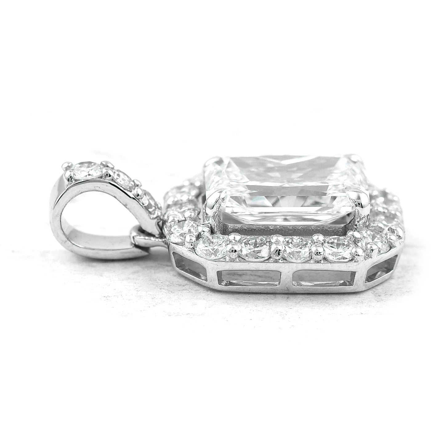 2.52 Carats Lab Grown Diamond 14K Gold Pendant