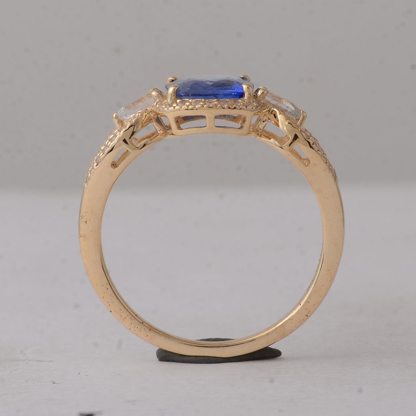2.26 Ct Cushion Sapphire 9K Gold Ring
