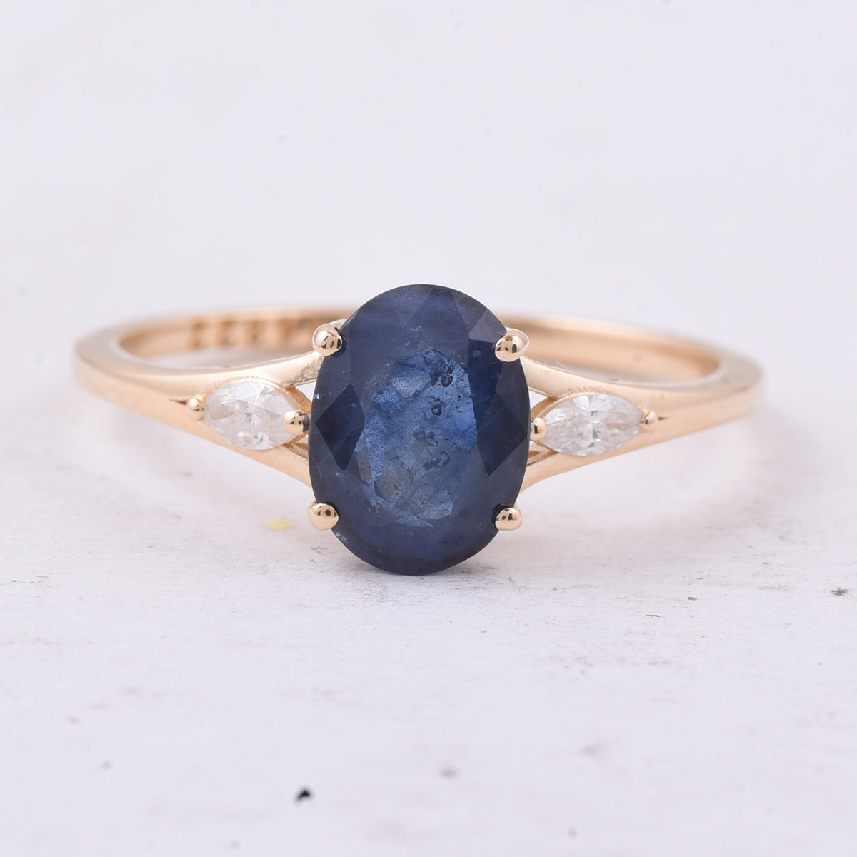 1.83 Ct Oval Natural Sapphire 14K Gold Ring