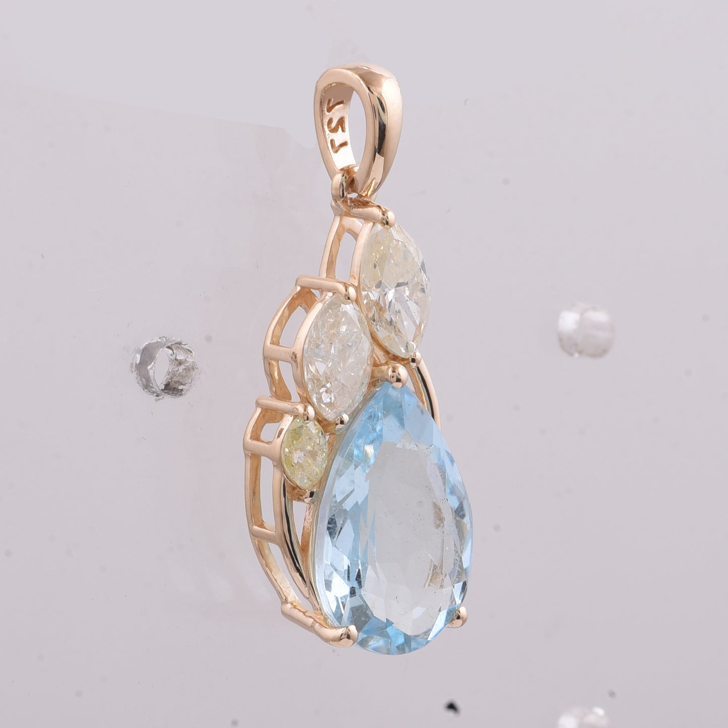 3.05 Ct Pear Natural Aquamarine 14K Gold Pendant