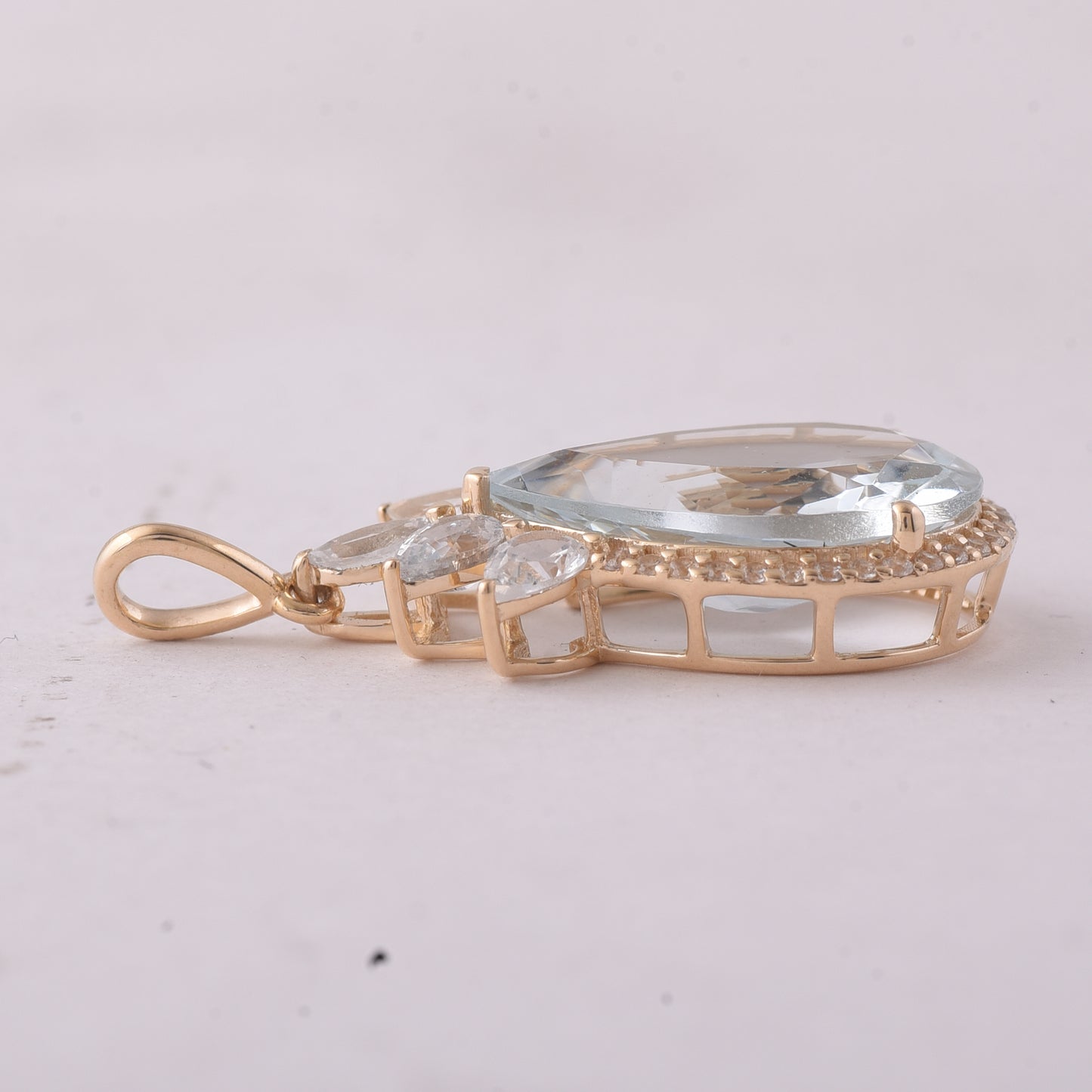 4.68 Ct Pear Aquamarine 9K Gold Pendant