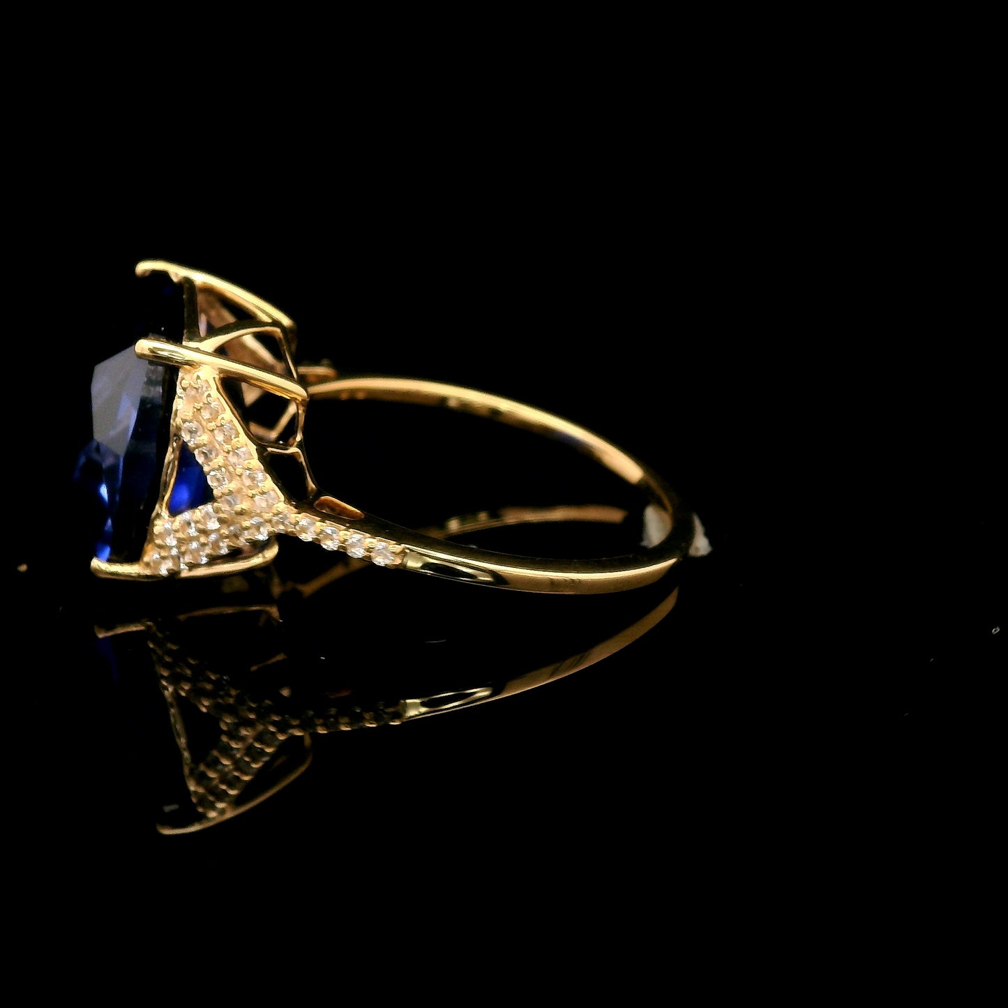 10.00 Ct Cushion Lab Grown Sapphire 14K Gold Ring