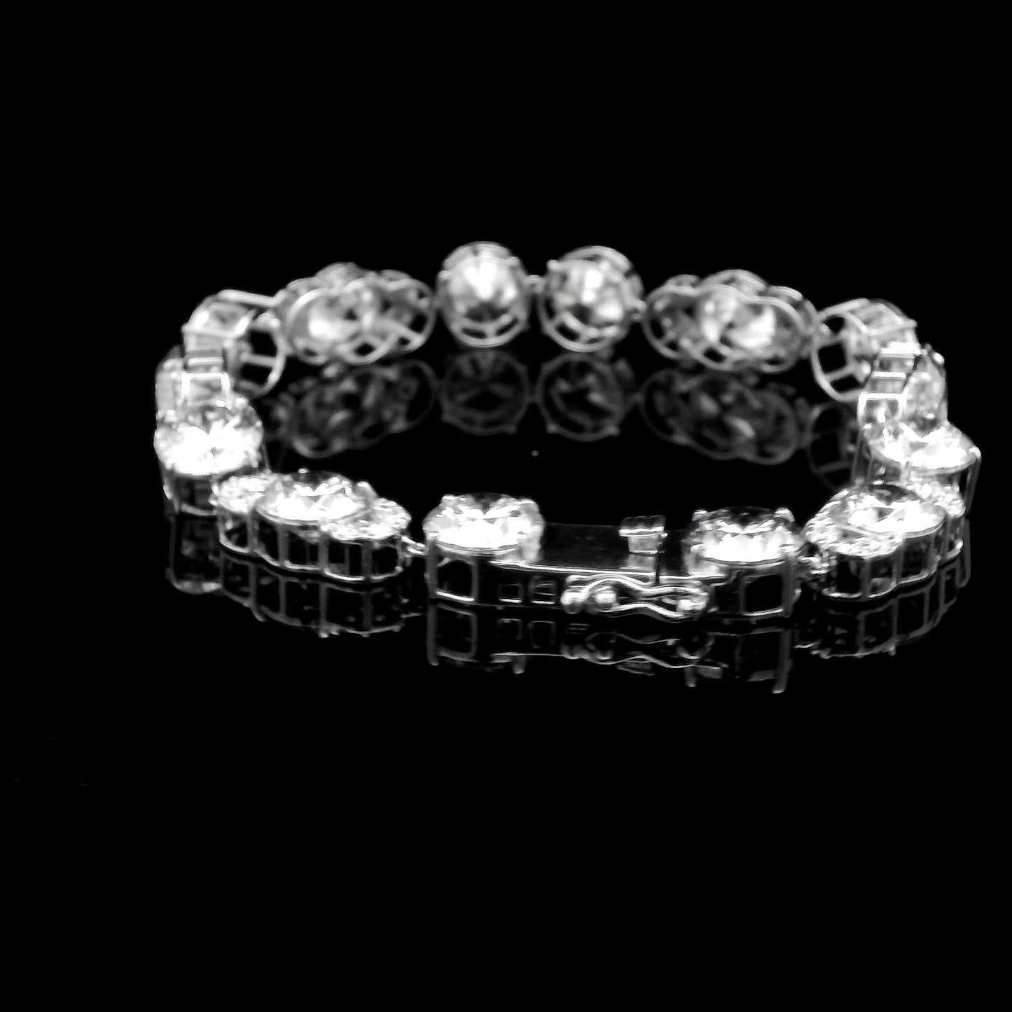 28.05 Ct Round Lab Grown Diamond 14K Gold Bracelet