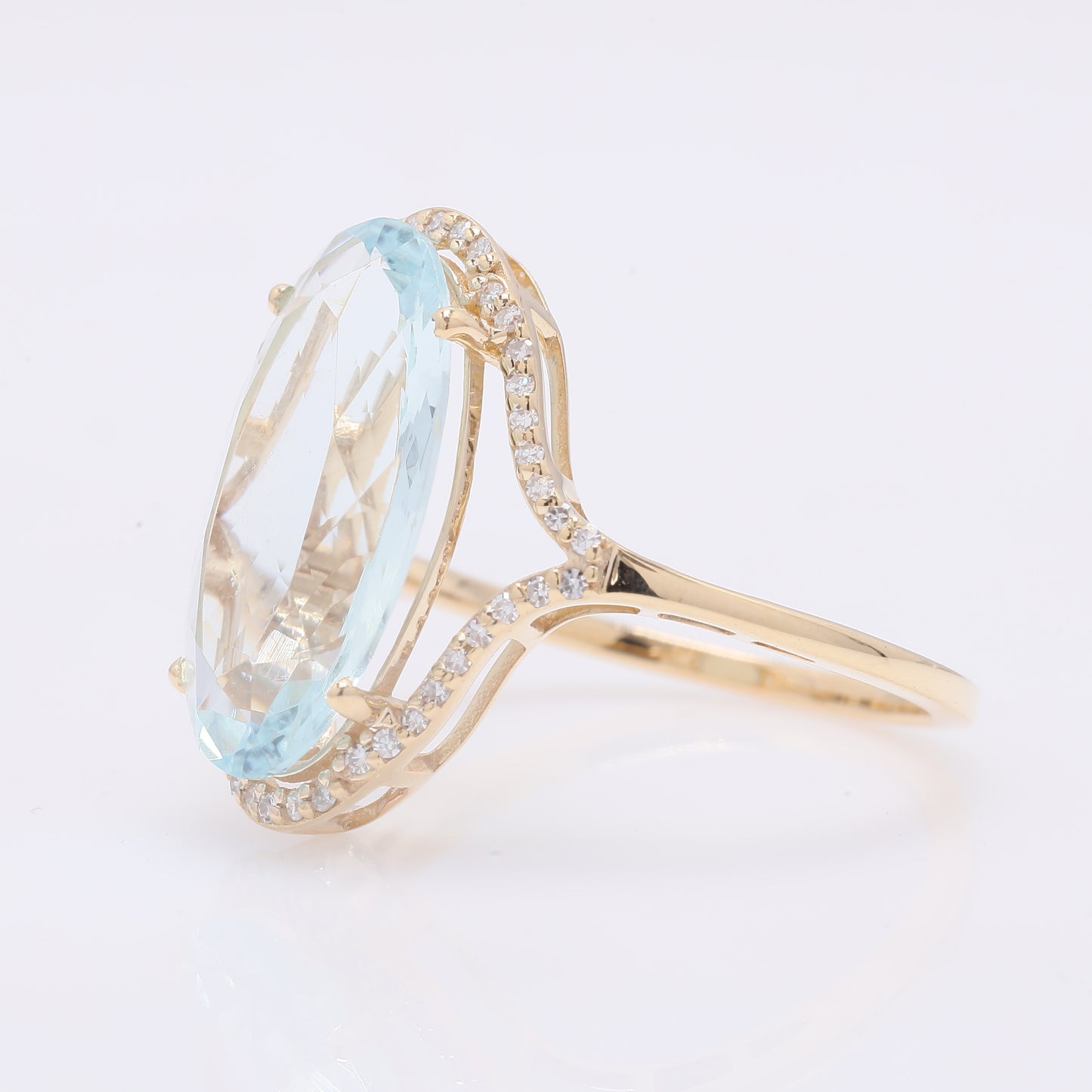 5.10 Ct Oval Mixed Cut Natural Aquamarine 14K Gold Ring