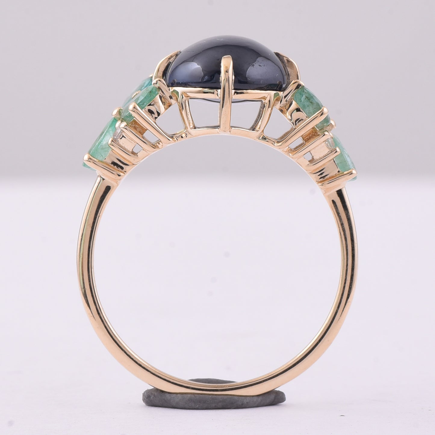 5.82 Ct Oval Sapphire 9K Gold Ring