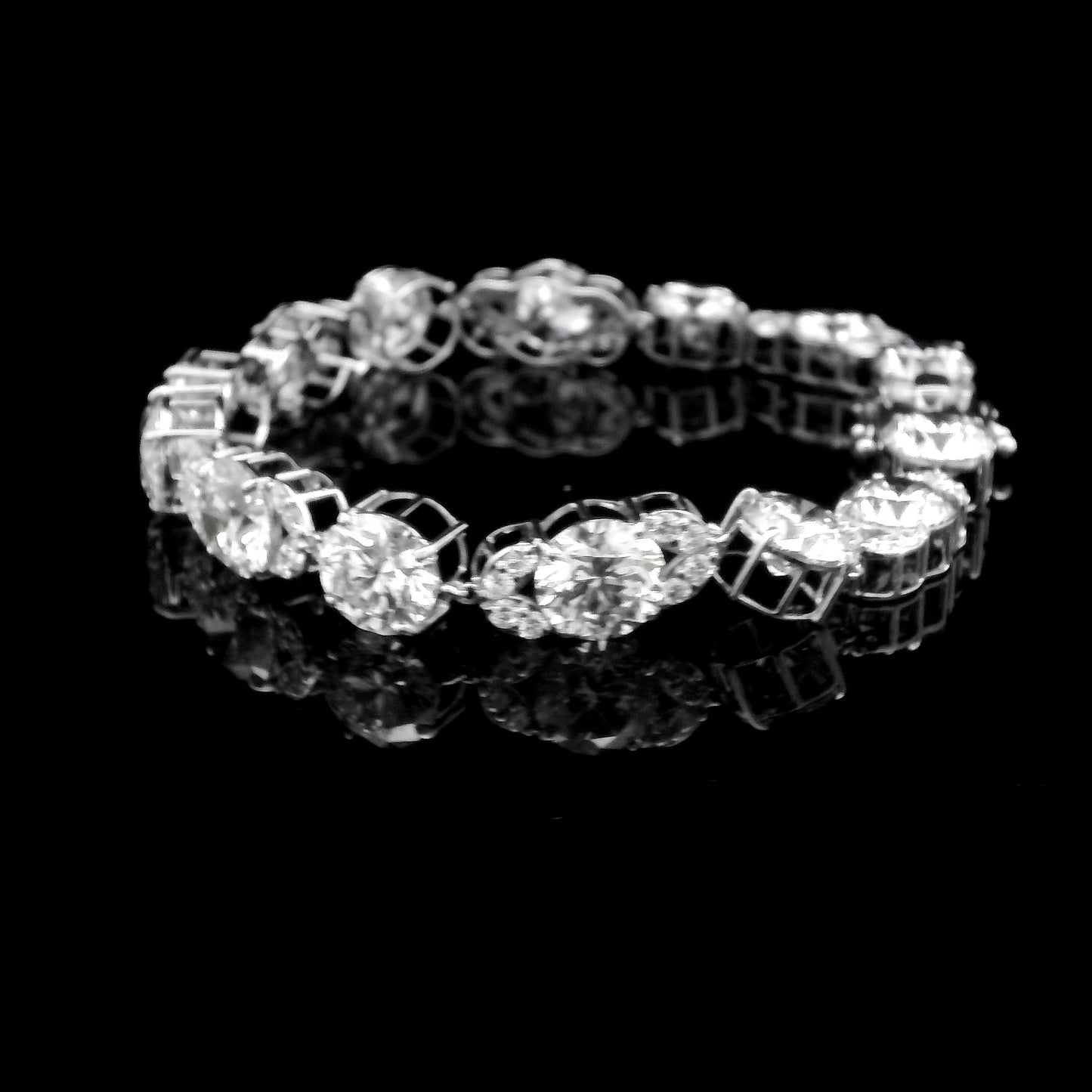 28.05 Ct Round Lab Grown Diamond 14K Gold Bracelet