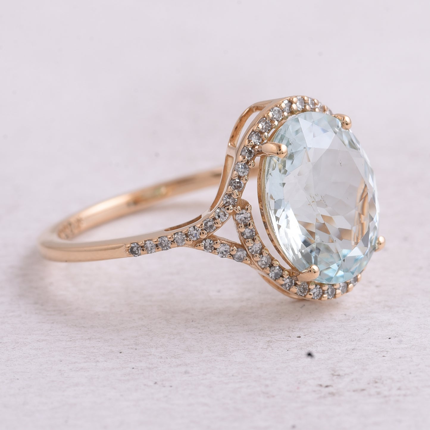 3.07 Ct Oval Mixed Cut Natural Aquamarine 14K Gold Ring