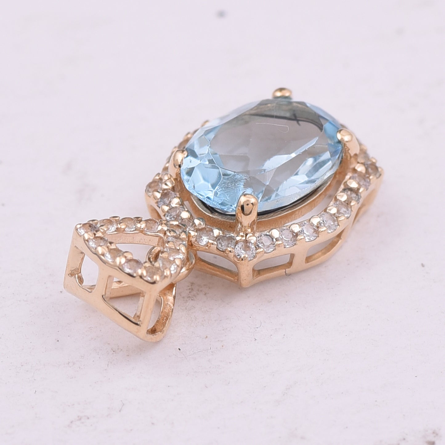 1.55 Ct Oval Blue Topaz 9K Gold Pendant