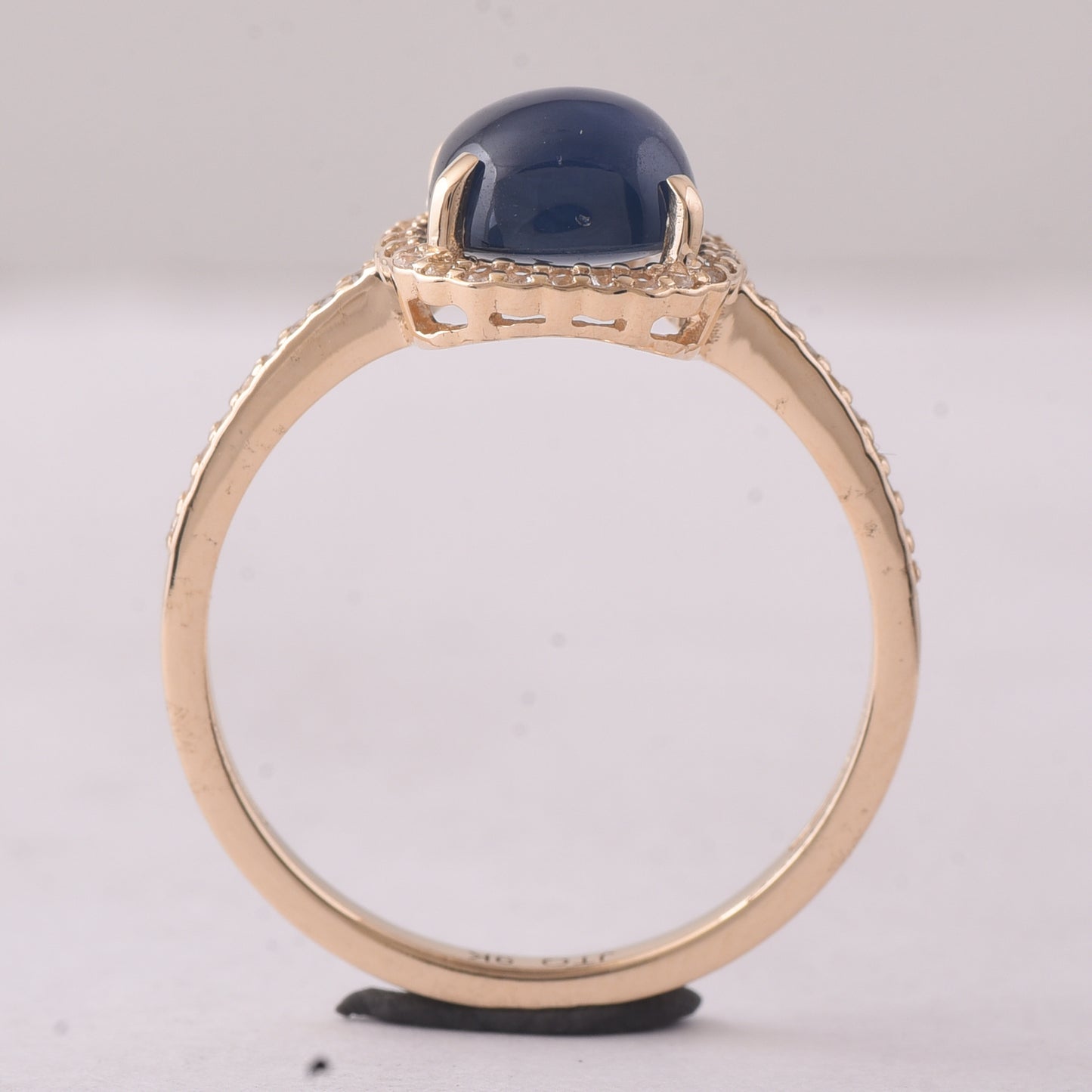 2.82 Ct Cushion Sapphire 9K Gold Ring