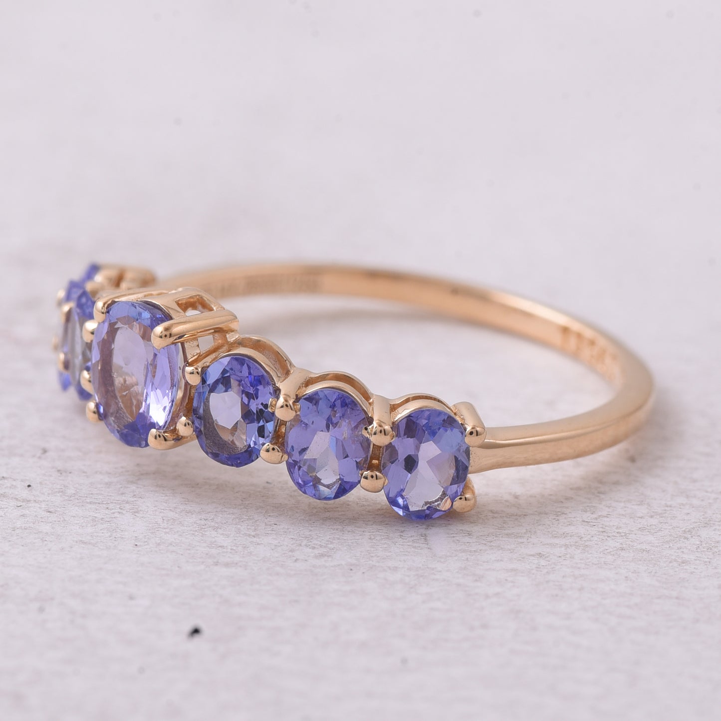 1.23 Ct Oval Natural Tanzanite 14K Gold Ring