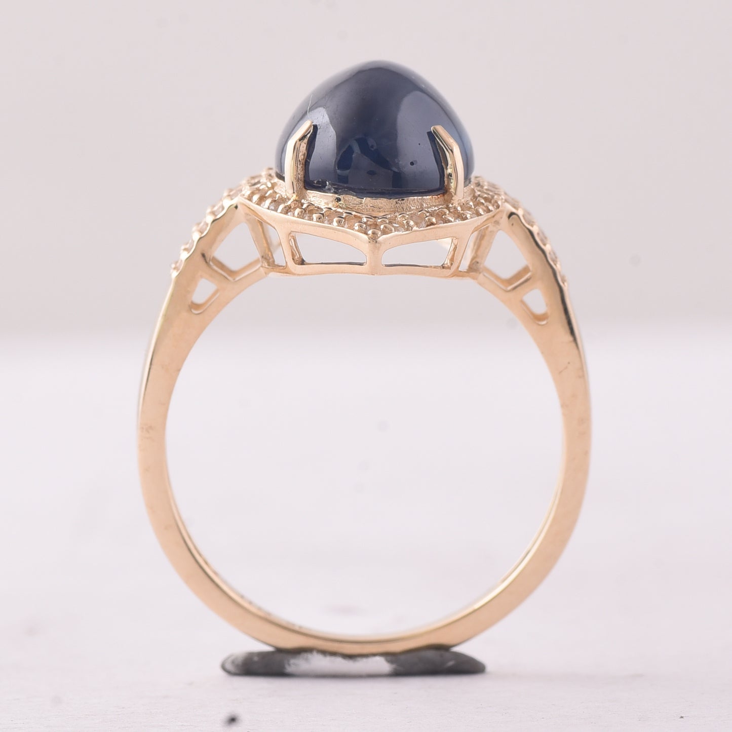 5.96 Ct Oval Sapphire 9K Gold Ring