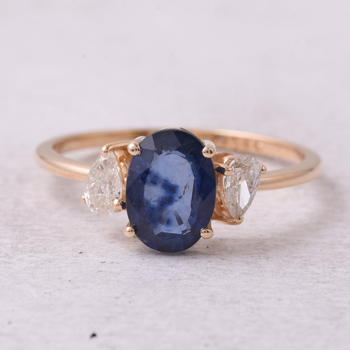 1.75 Ct Oval Natural Sapphire 14K Gold Ring