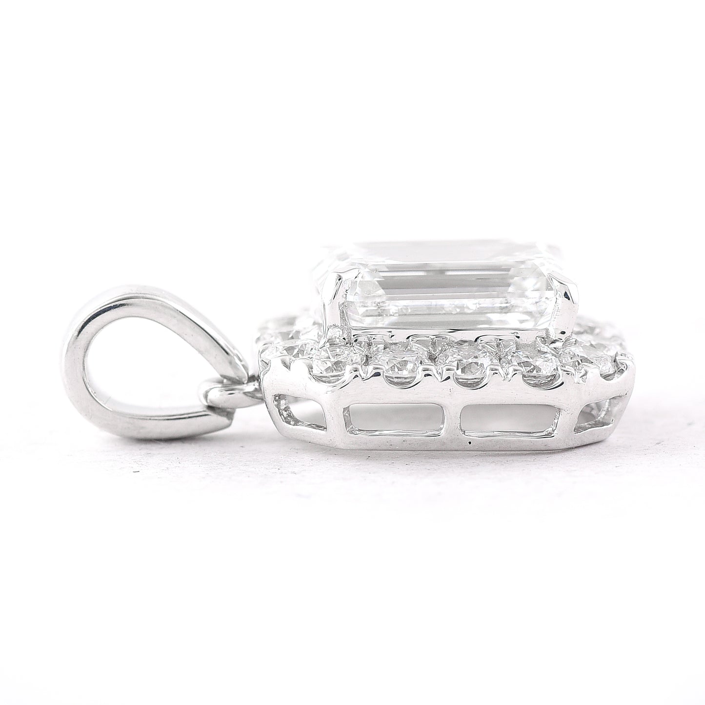 2.81 Carats Lab Grown Diamond 14K Gold Pendant