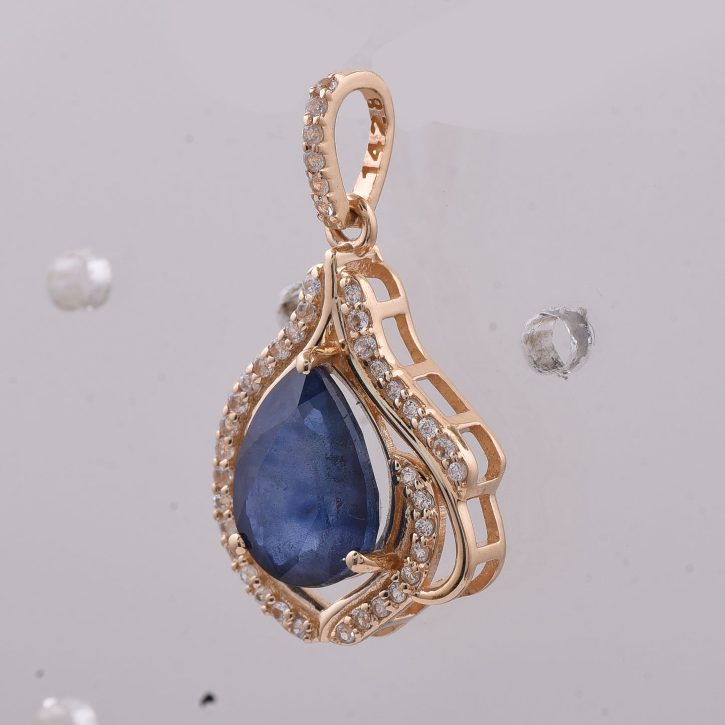 2.15 Ct Pear Natural Sapphire 14K Gold Pendant