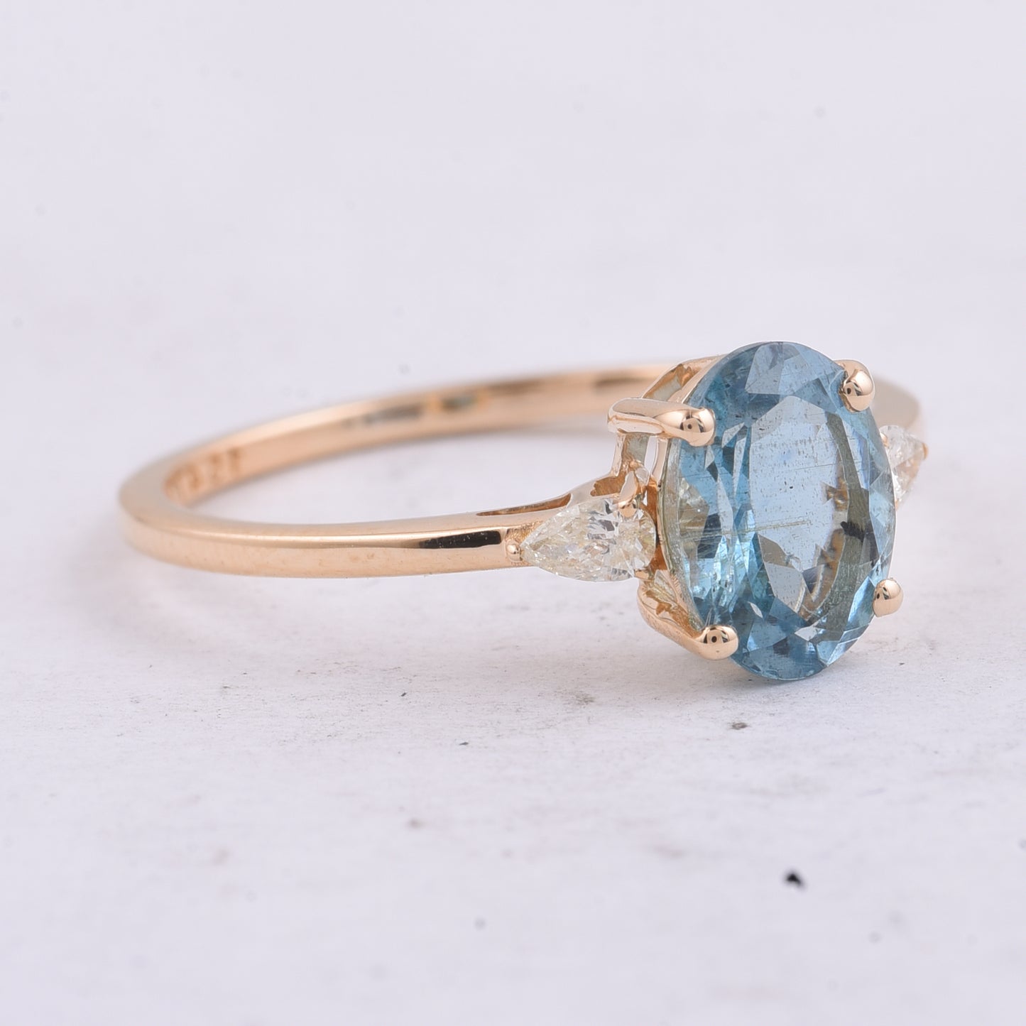 1.31 Ct Oval Natural Aquamarine 14K Gold Ring