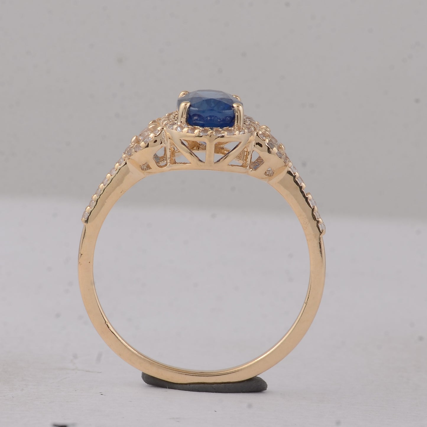 1.80 Ct Oval Sapphire 9K Gold Ring