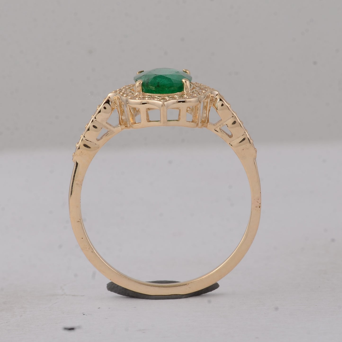 1.29 Ct Oval Emerald 9K Gold Ring