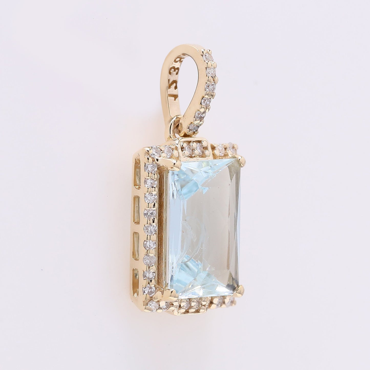 1.76 Ct Rectangle Mixed Cut Natural Aquamarine 14K Gold Pendant