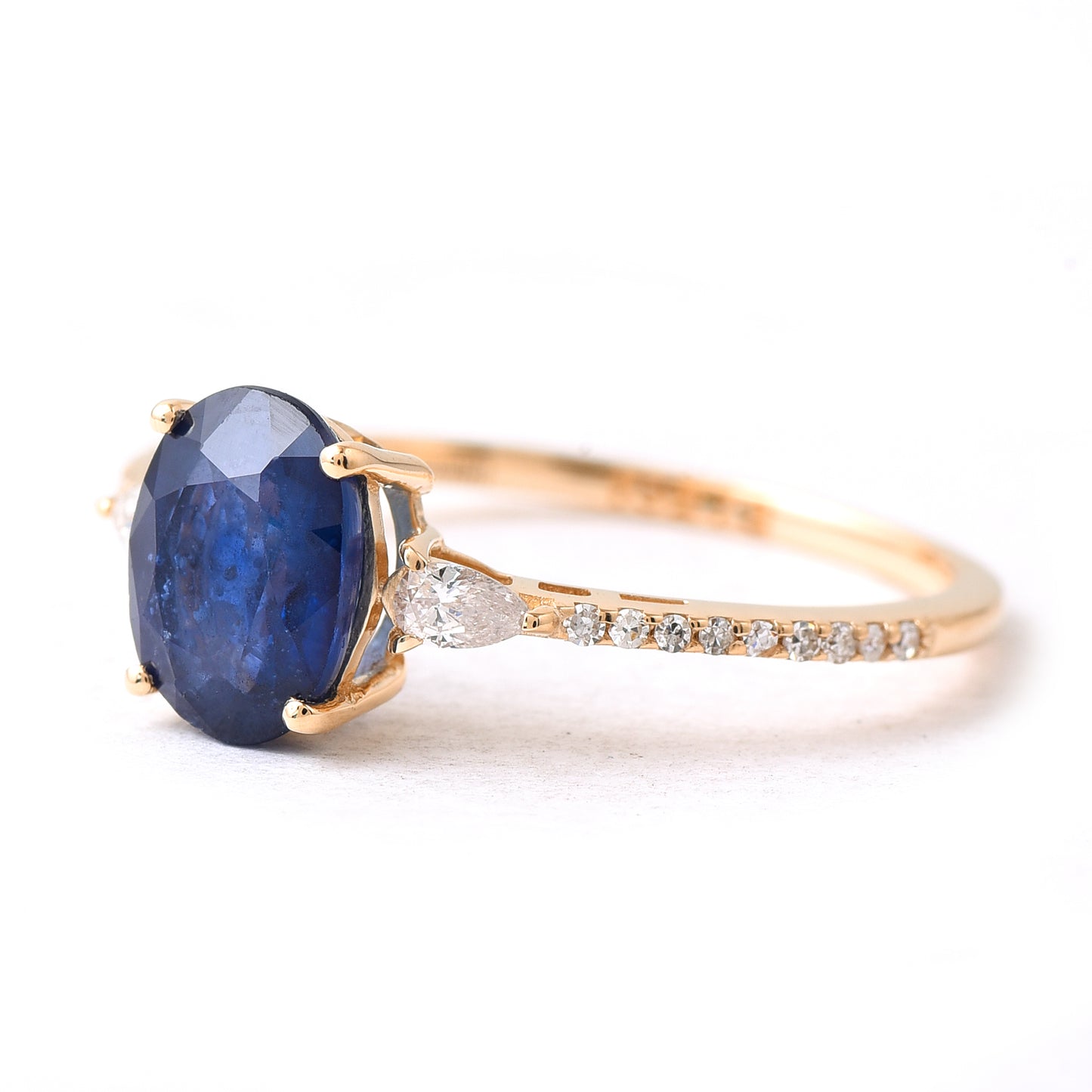 1.75 Ct Oval Sapphire 14K Gold Ring