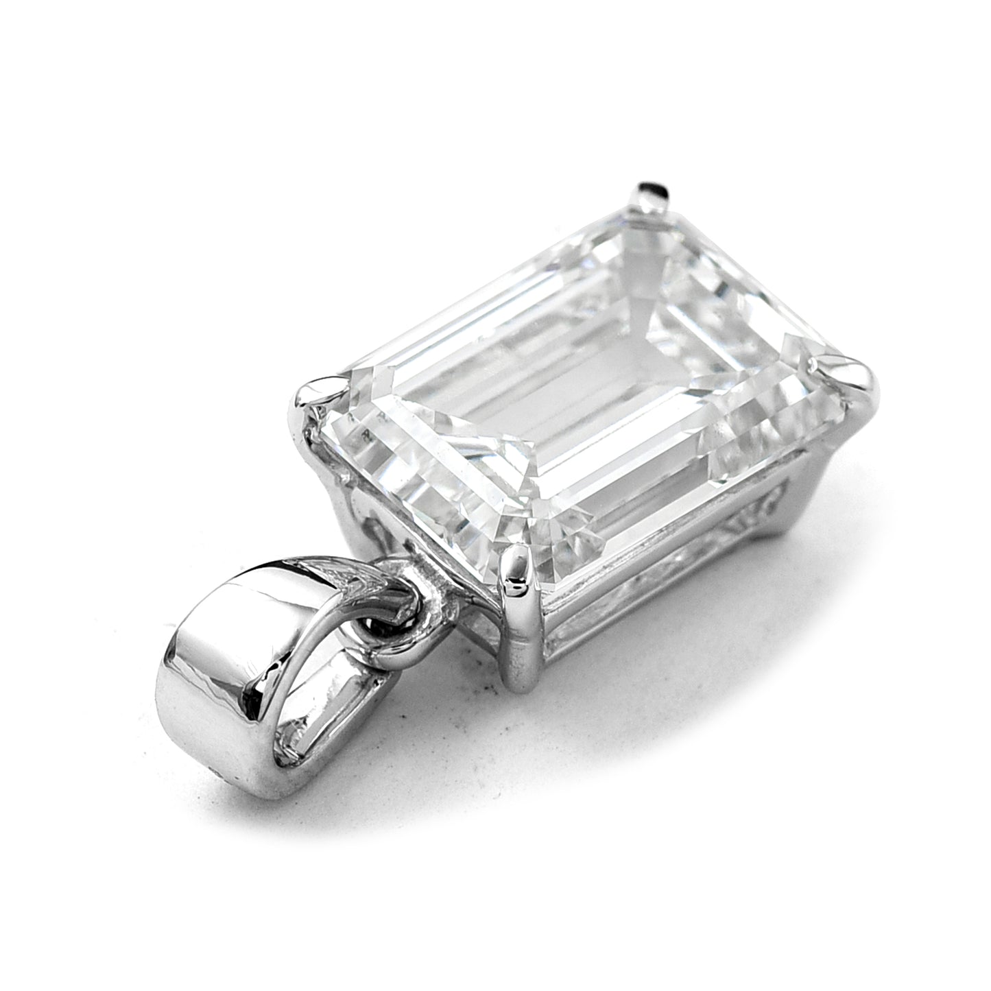 4.07 Carats Lab Grown Diamond 14K Gold Pendant