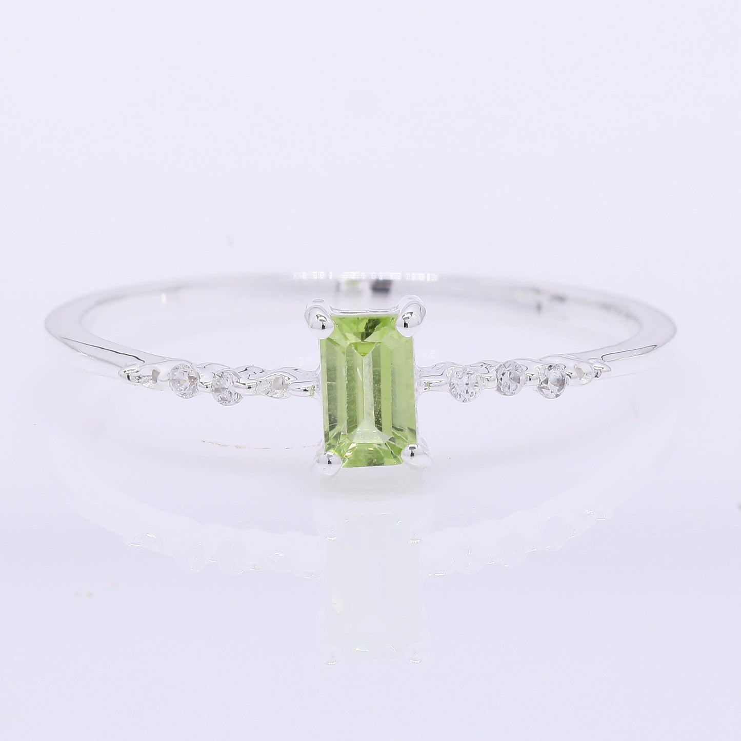 0.49 Ct Octagon Peridot 925 Silver Ring