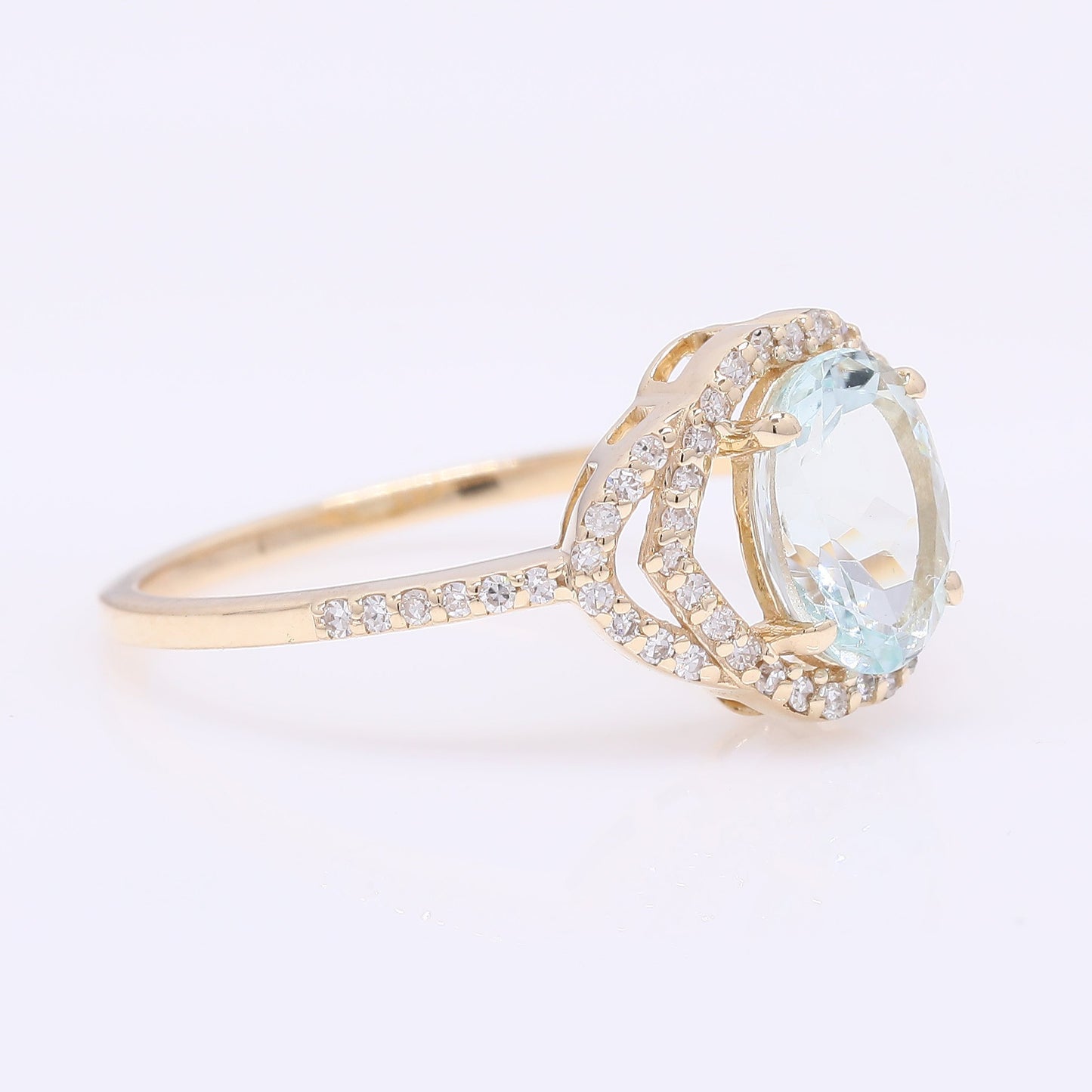 1.32 Ct Oval Mixed Cut Natural Aquamarine 14K Gold Ring