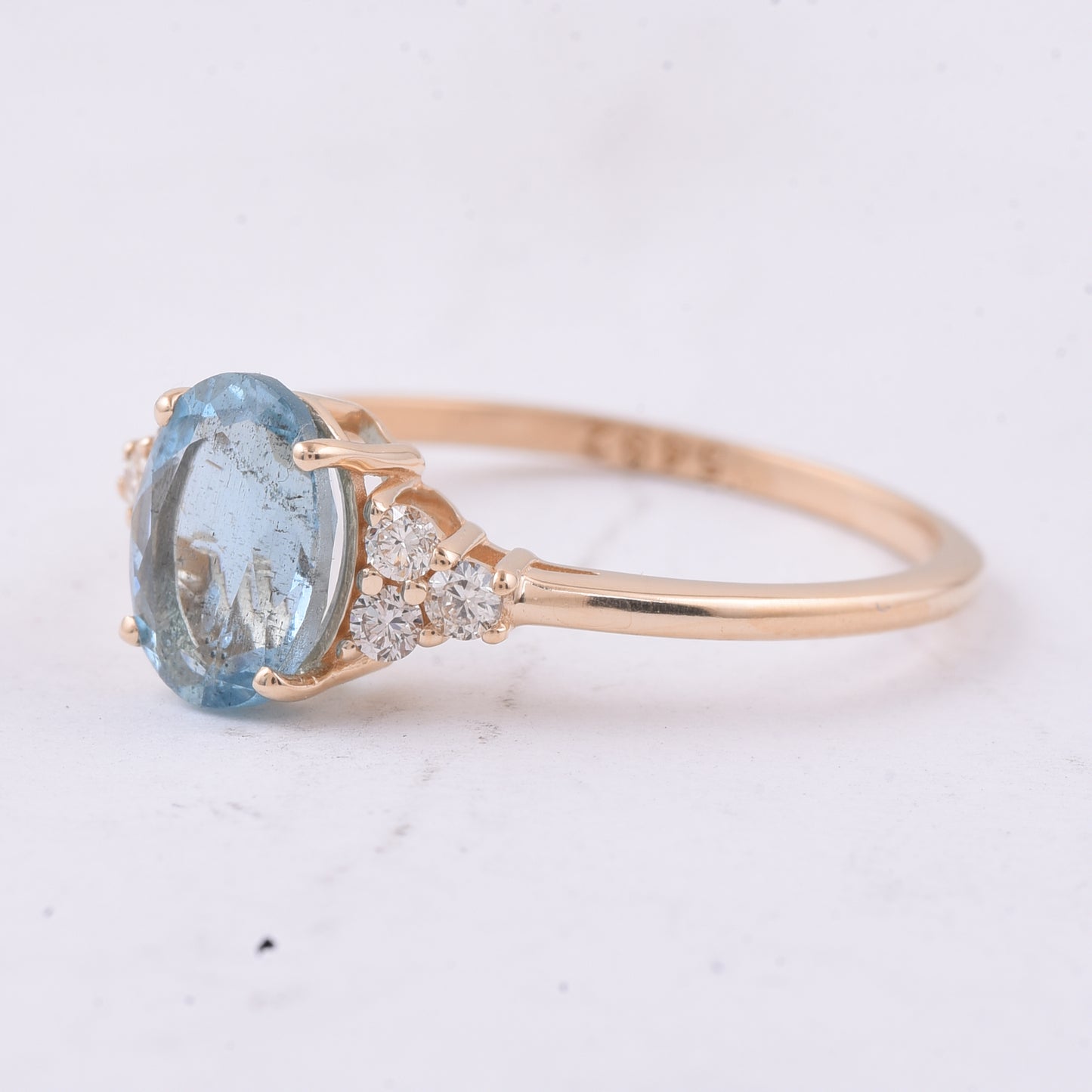 1.33 Ct Oval Natural Aquamarine 14K Gold Ring