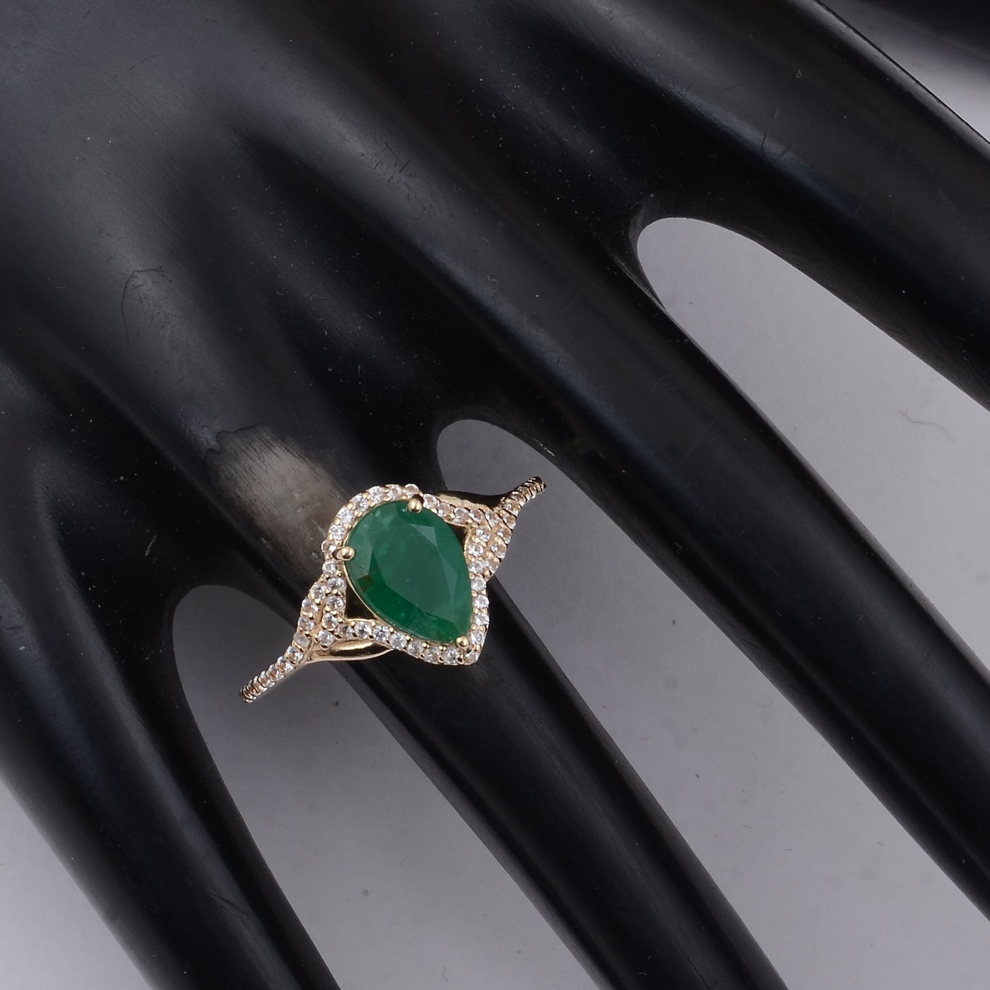 1.55 Ct Pear Emerald 9K Gold Ring