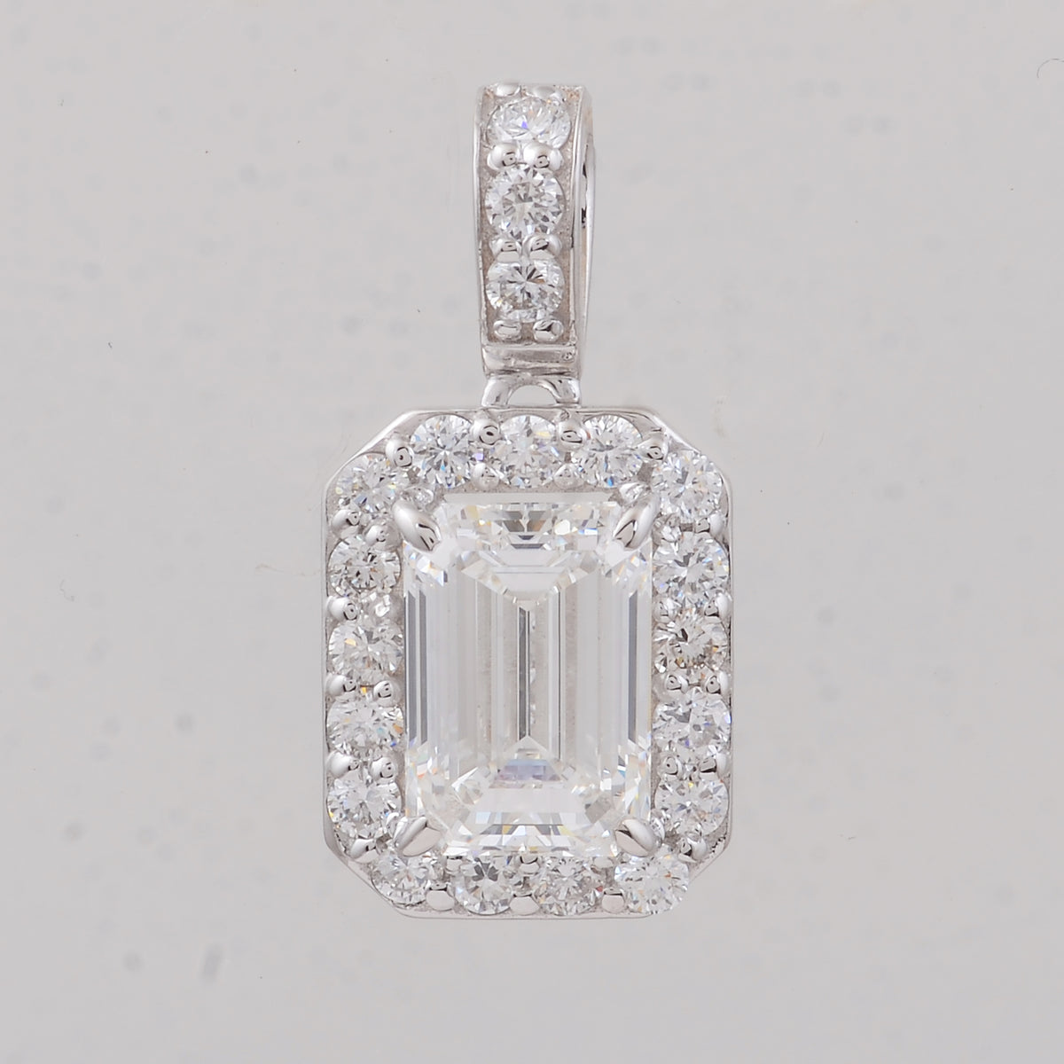 2.52 Carats Lab Grown Diamond 14K Gold Pendant