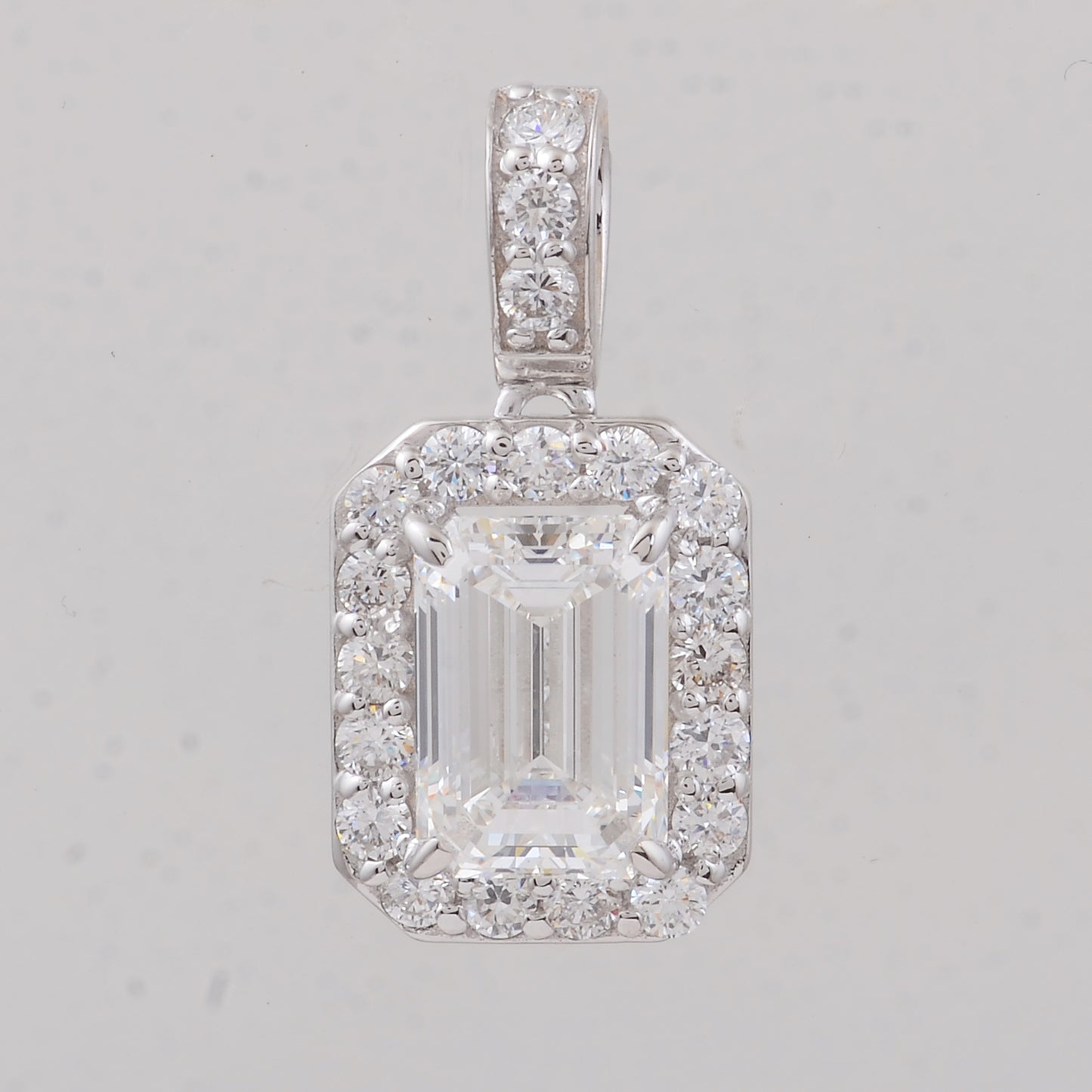 2.52 Carats Lab Grown Diamond 14K Gold Pendant
